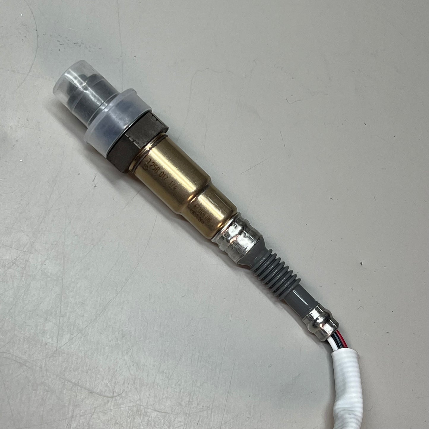 BOSCH Oxygen Sensor Threaded Mounting Man Connector OE Quality 17475