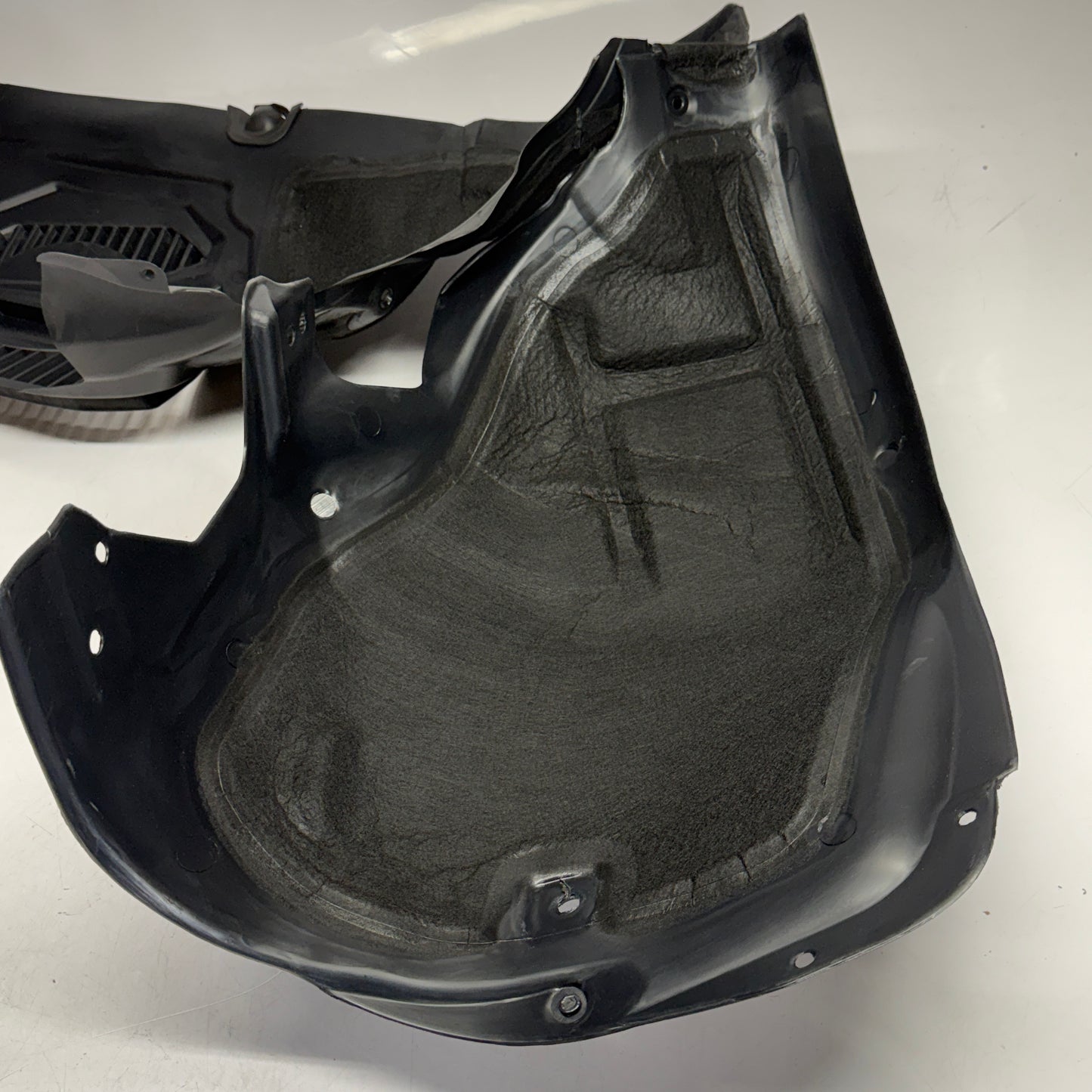 TESLA Model S 2016-2020 Front Right Wheel Arch Fender Liner Splash 1063694-00-D