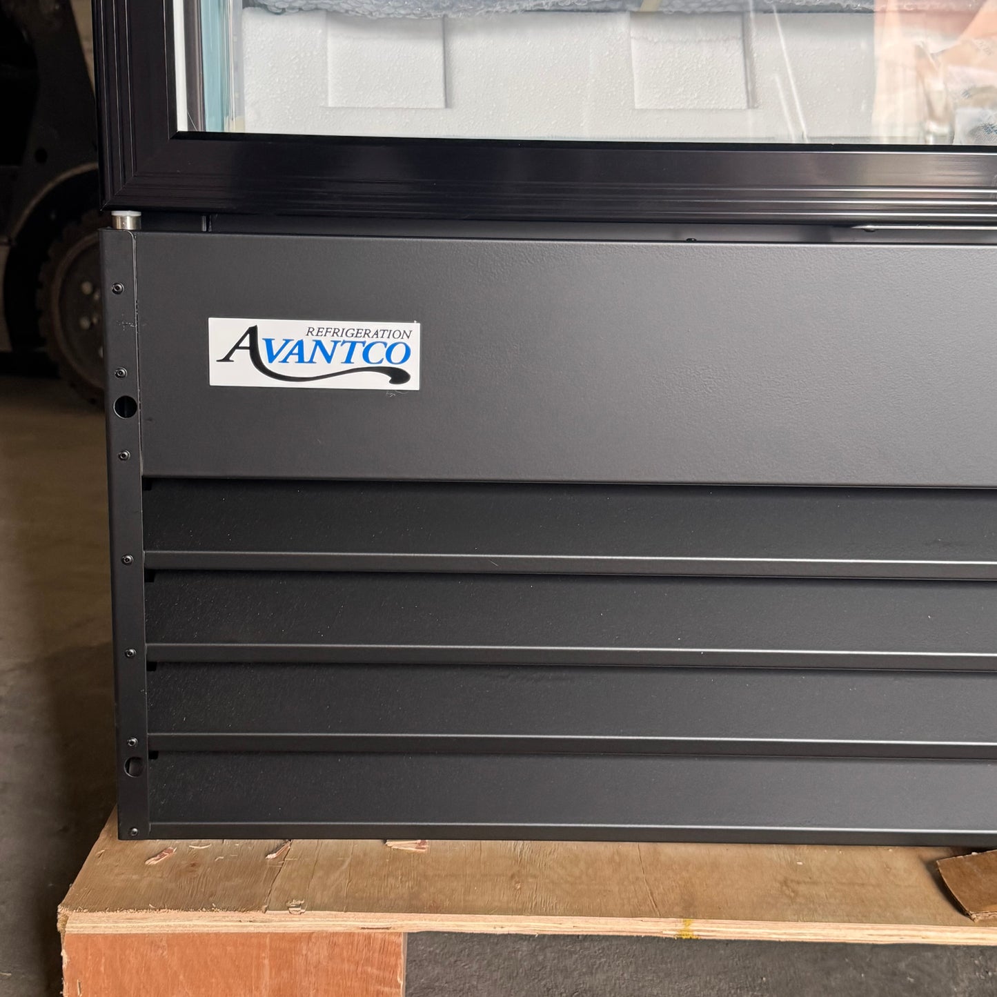 ZA@ Pallet of AVANTCO Merchandiser Refrigerator Sz 30"W x 78"L x 80"H, 178GD69HCB (AS-IS, Damaged)