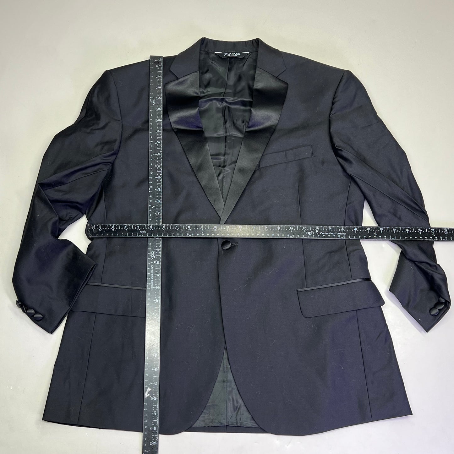 JOS A BANK Tailored Fit Button Up Suit Set  17 1/2-84 Black & White