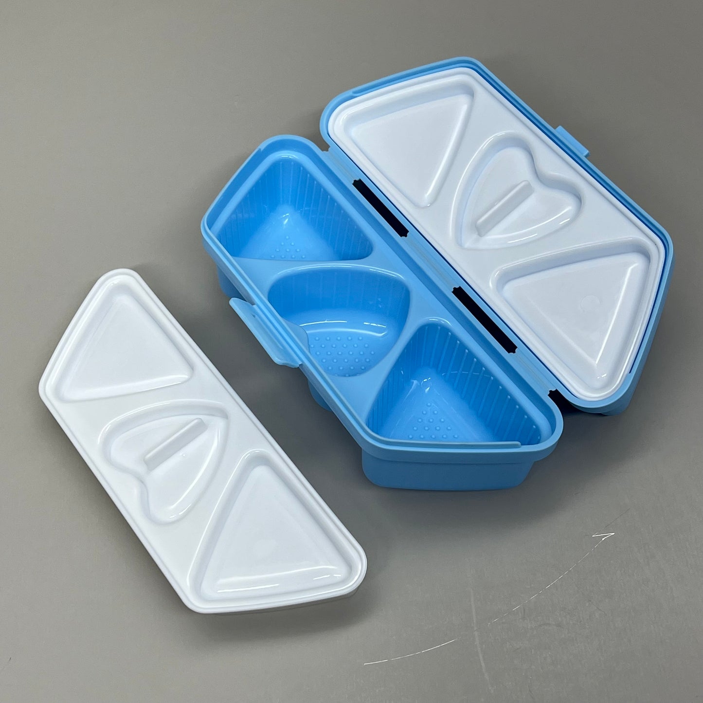 HAGGEN 6 Cell Plastic Snap Closure Triangle & Heart Sushi Mold & Rice Spoon Blue