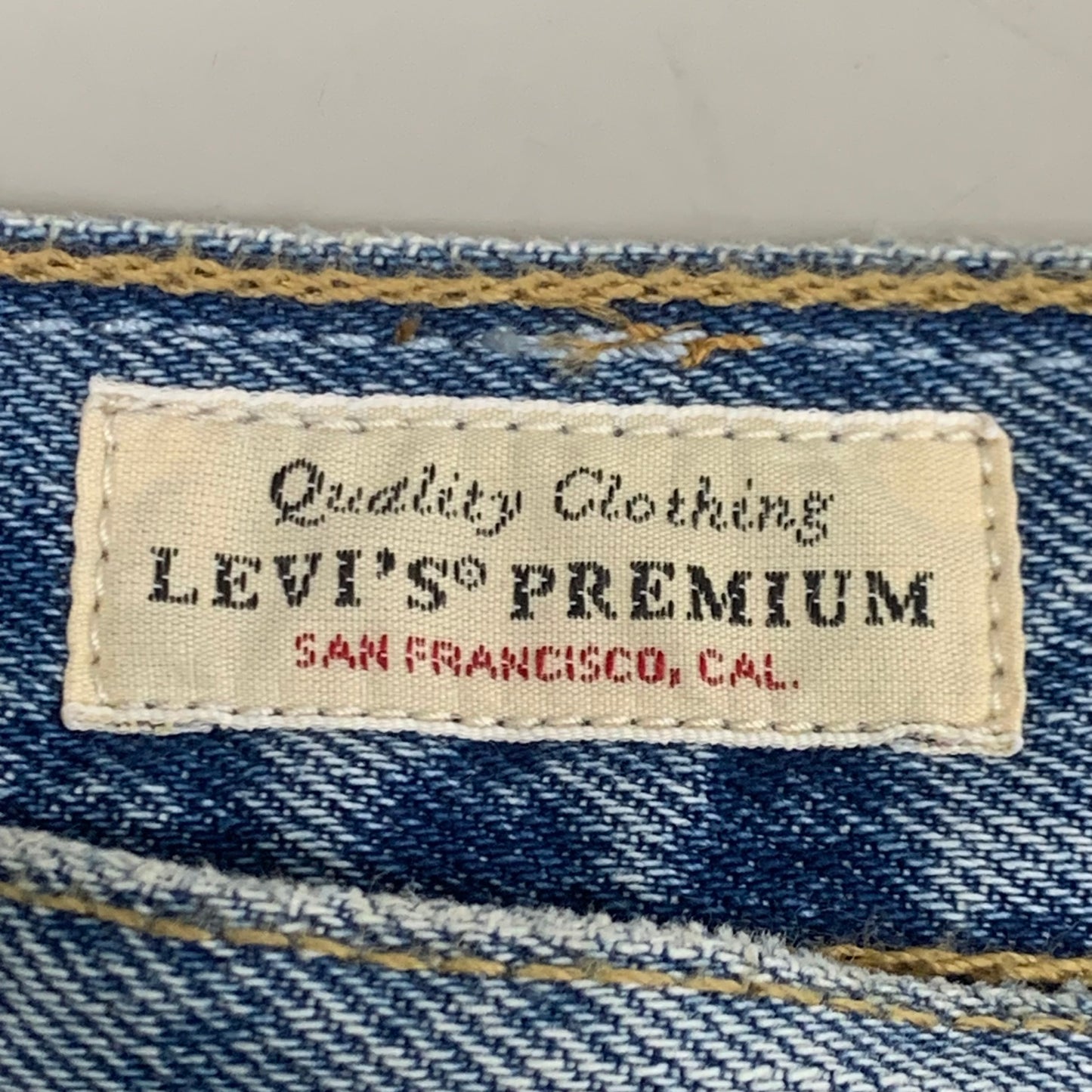 LEVIS 501 Original Fit High Rise Shorts Medium Wash Women's Sz 26 Mega Vibe Blue