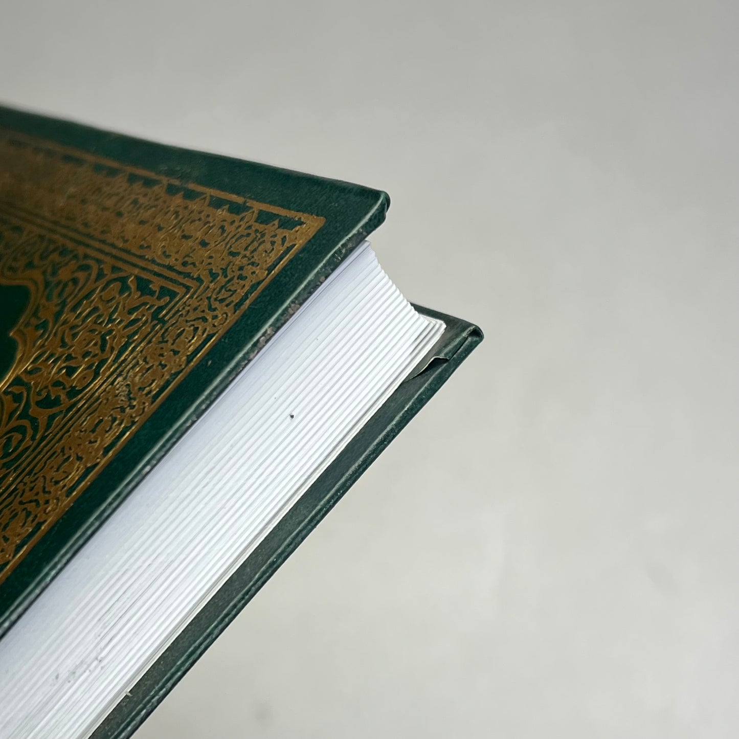 THE NOBLE QURAN Islam Text Hardcover Book W/ Ribbon Book Mark Green (New Other)