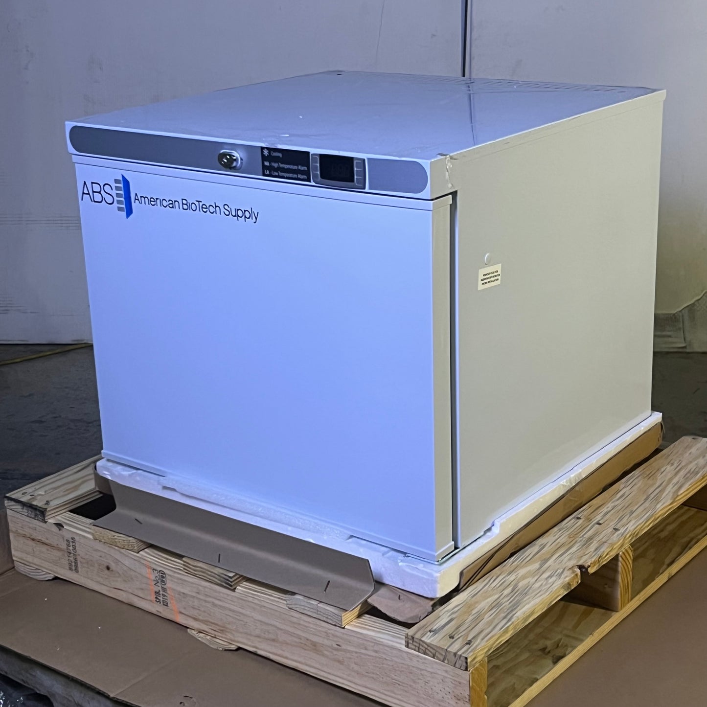 ZA@ ABS Premier Undercounter Freezer 1.7 cu ft. R600A (New Other, Cosmetic Damage)