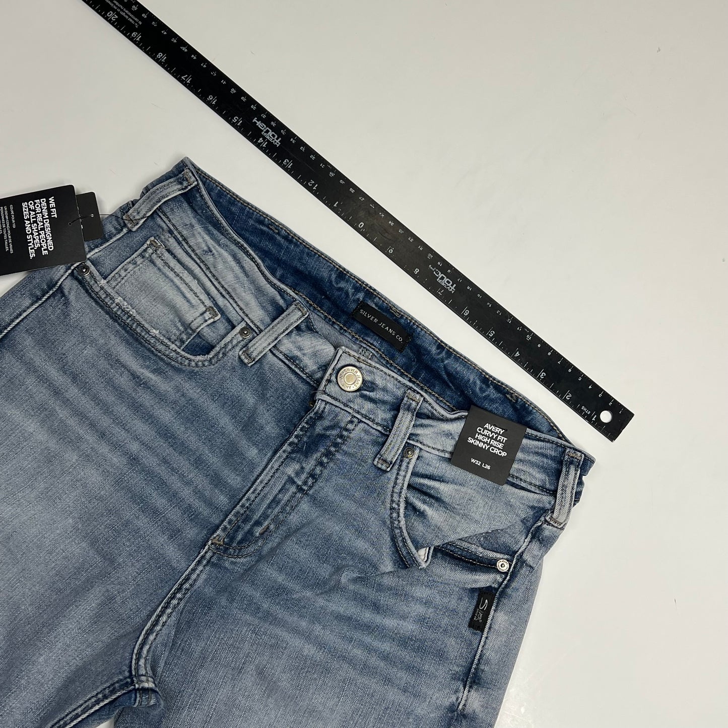 SILVER JEANS CO Avery Curvy Fit High Rise Skinny Crop Women's Sz 32/26 Indigo