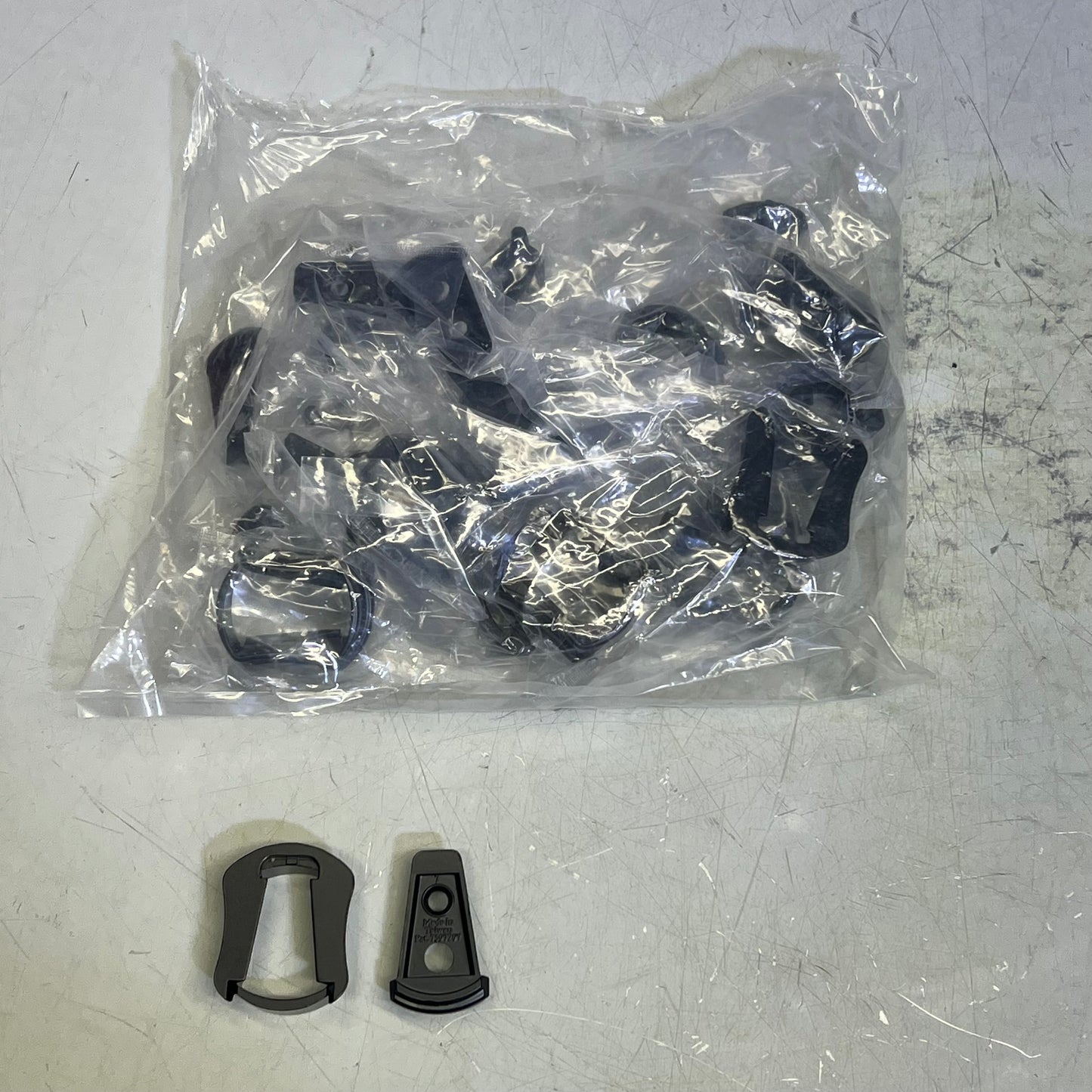 ZA@ (LOT OF 2) Assorted Hardware For Closet//Hanging Hardware (See Images) Black/White