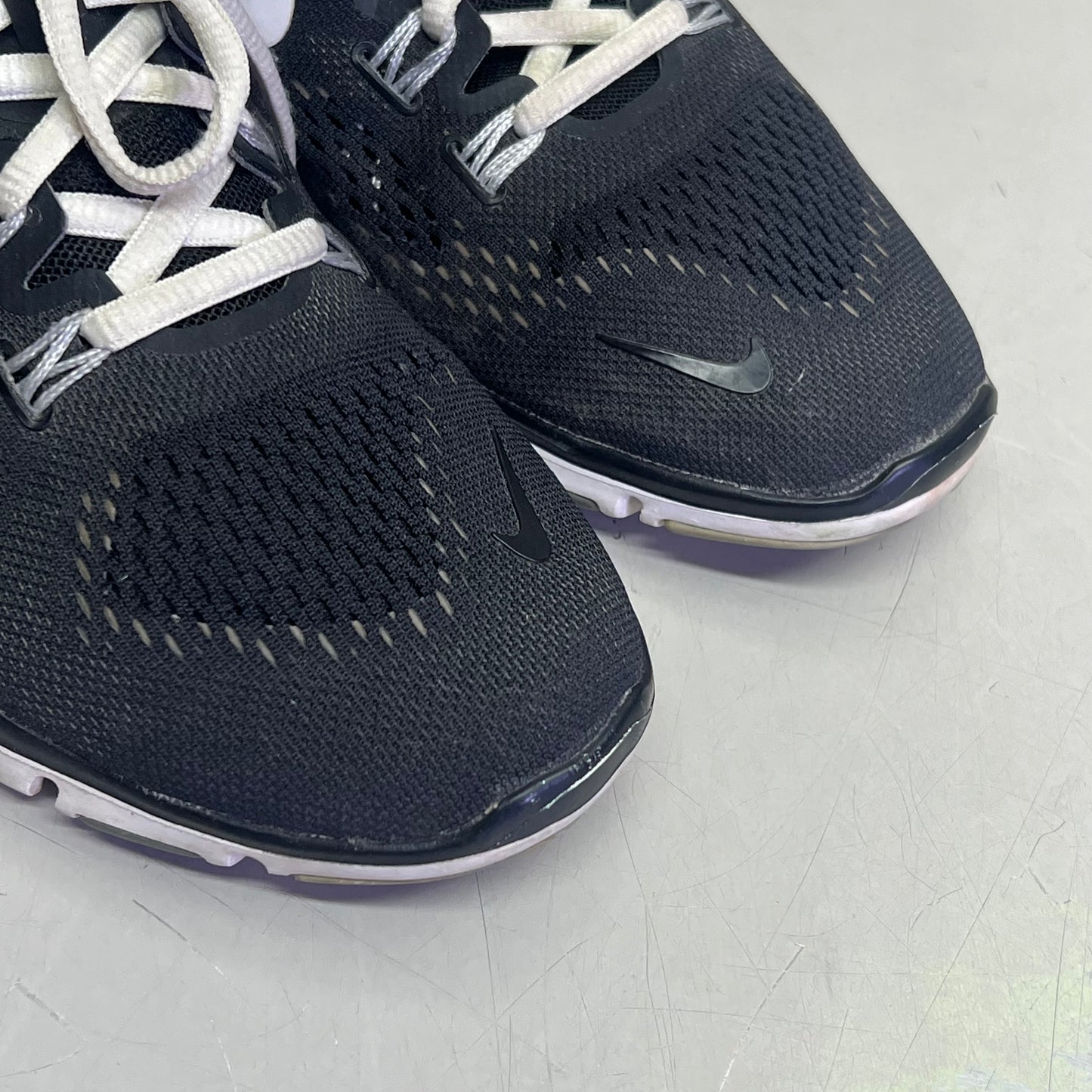 NIKE Free Tri Fit Cross Training Sneaker Women's Sz 7 Black/White (Pre-Owned)