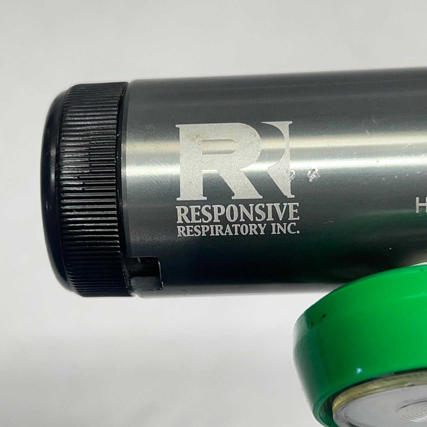 RESPONSIVE RESPIRATORY INC Regulator W/ Barb  15 LPM CGA 870 120-3040 (Used)