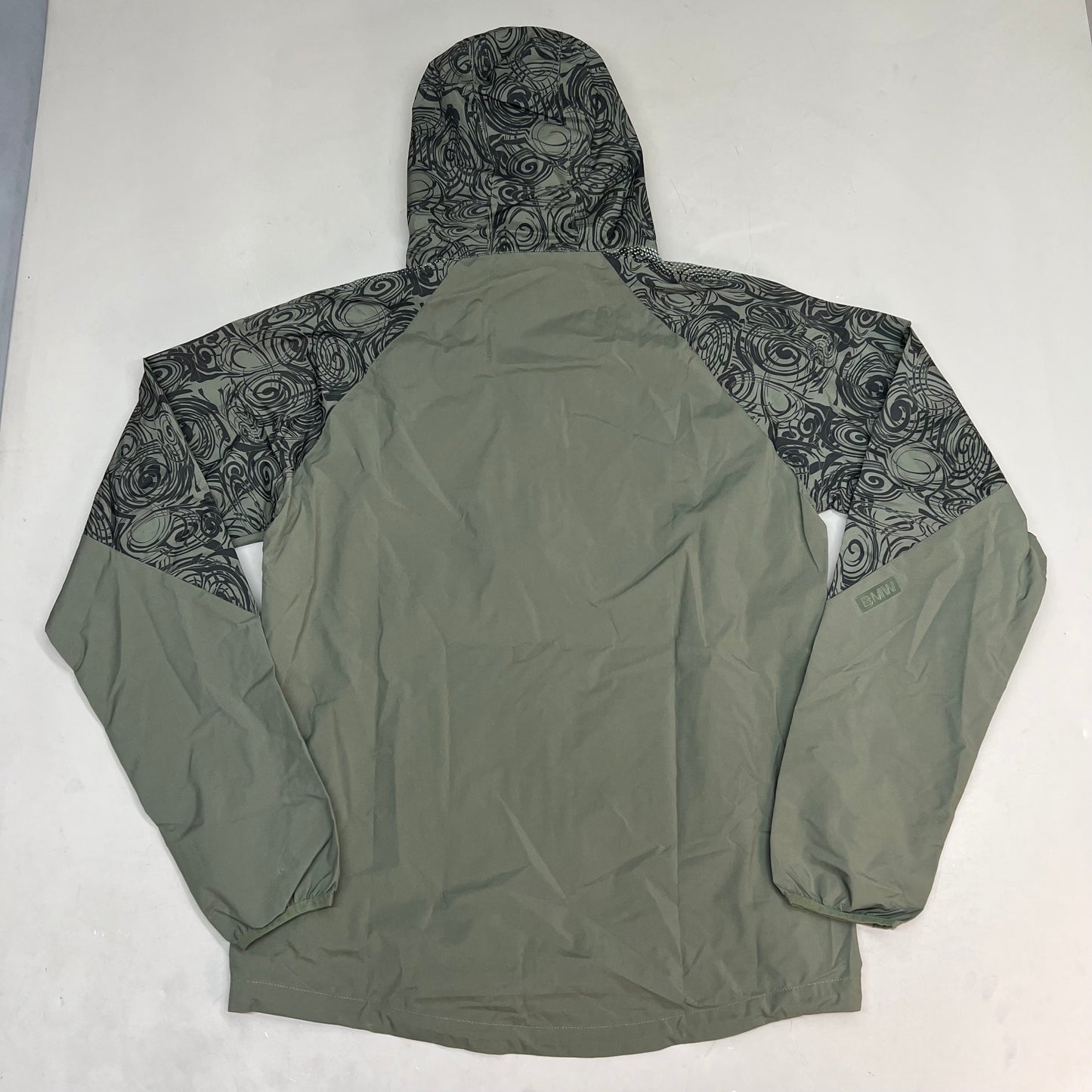 BMW Waterproof Lightweight Active Jacket Full Zip Mens Sz M Olive Scribble Print