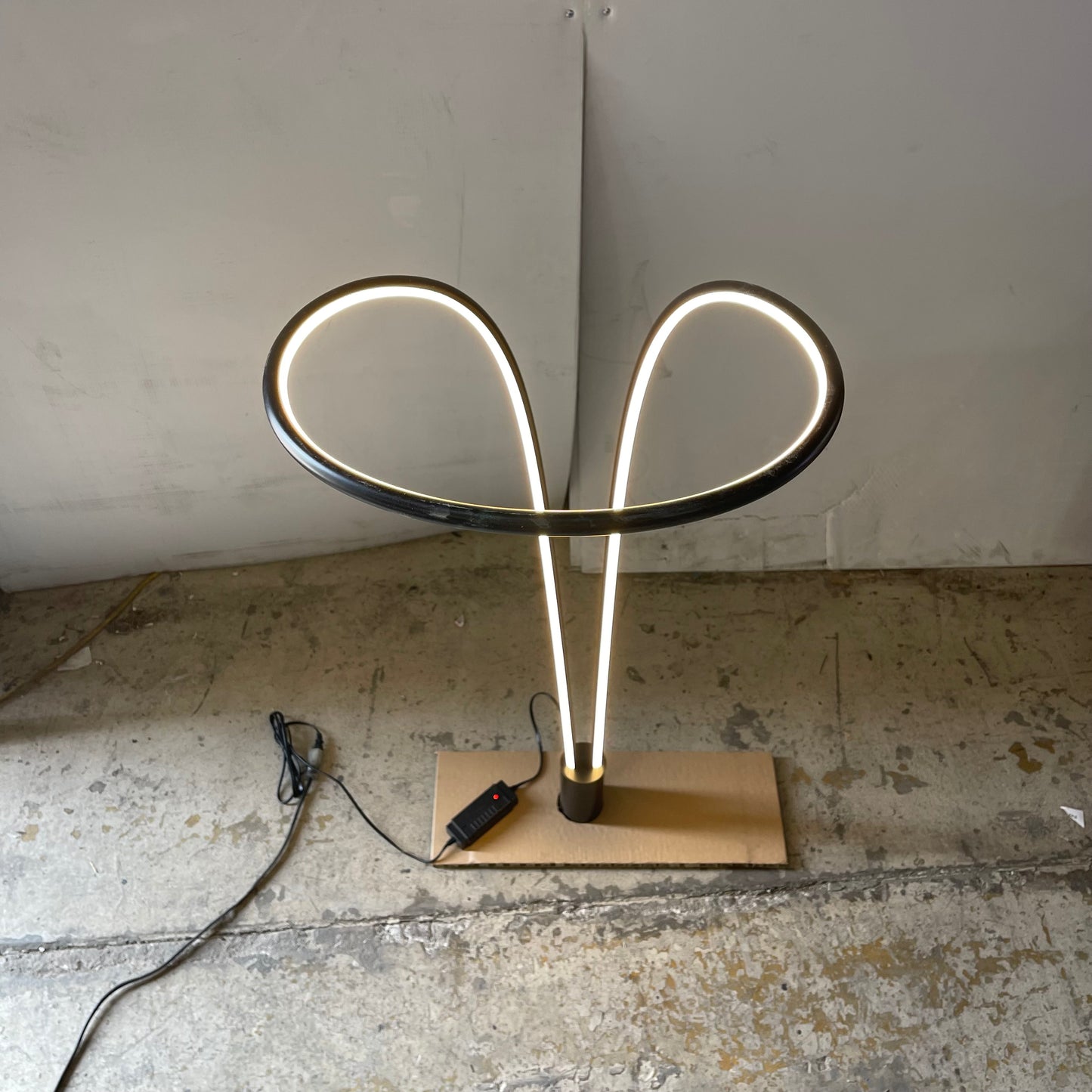 ARTCRAFT Cortina LED Floor Lamp Fixture 33W LED 3000K 120V AC7589BK