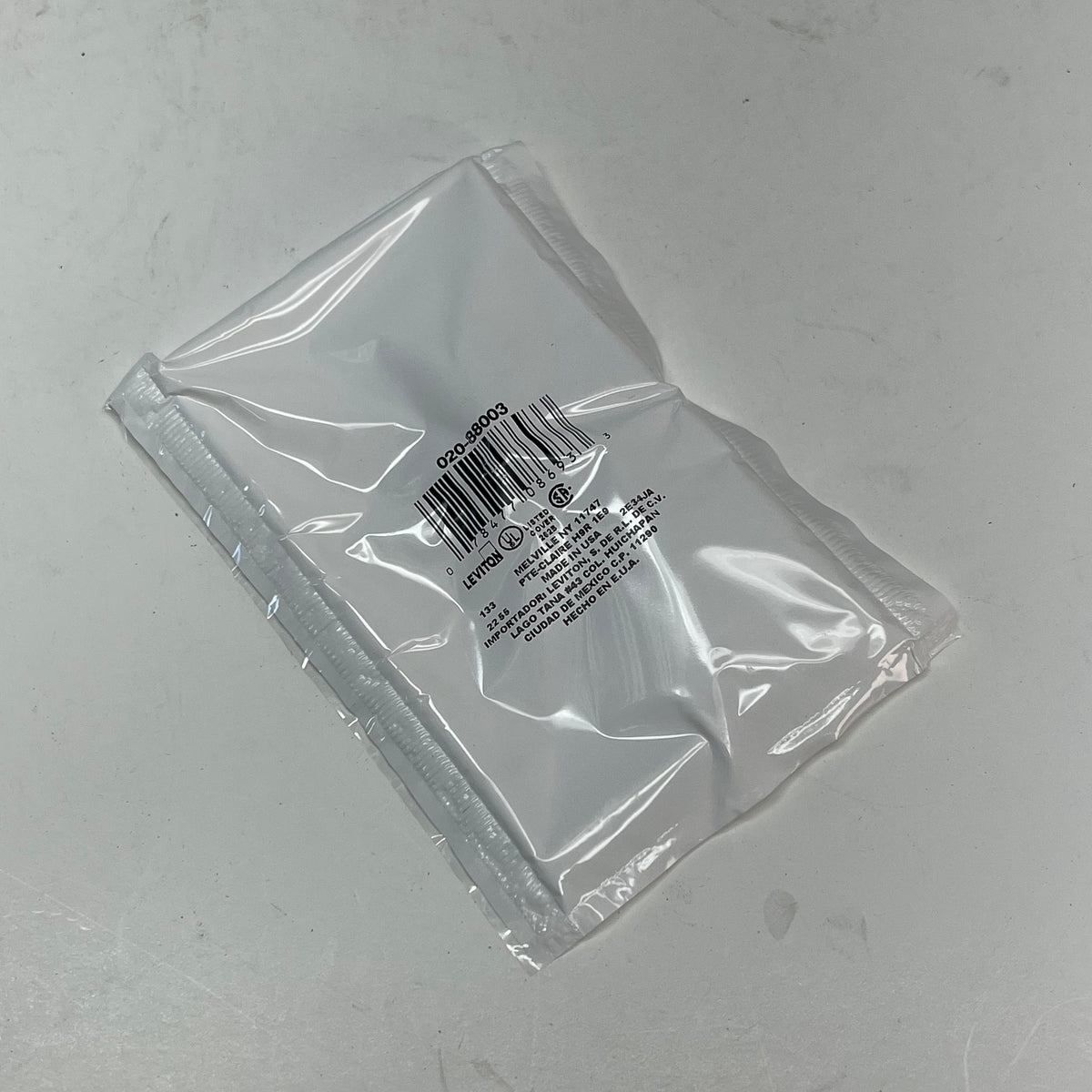ZA@ LEVITON 1 Gang Duplex Receptacle Plate  White 88003
