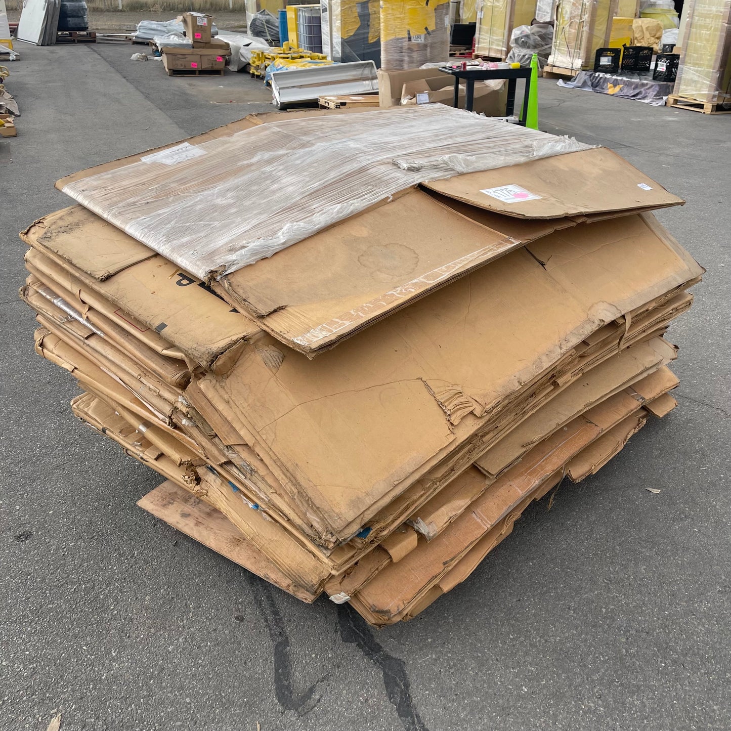 ZA@ Pallet of MIXED Gaylord Boxes (AS-IS)(B)