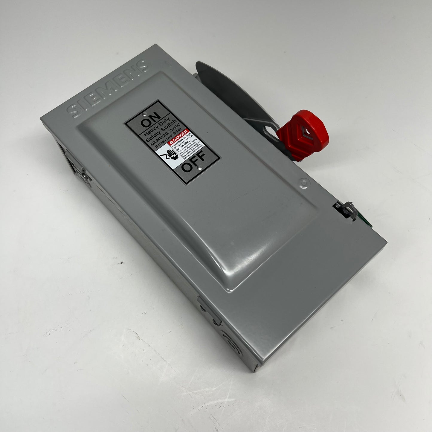 SIEMENS 30 Amp 3-pole Heavy Duty Fusible Safety Switch 240 VAC/250VDC HF321N