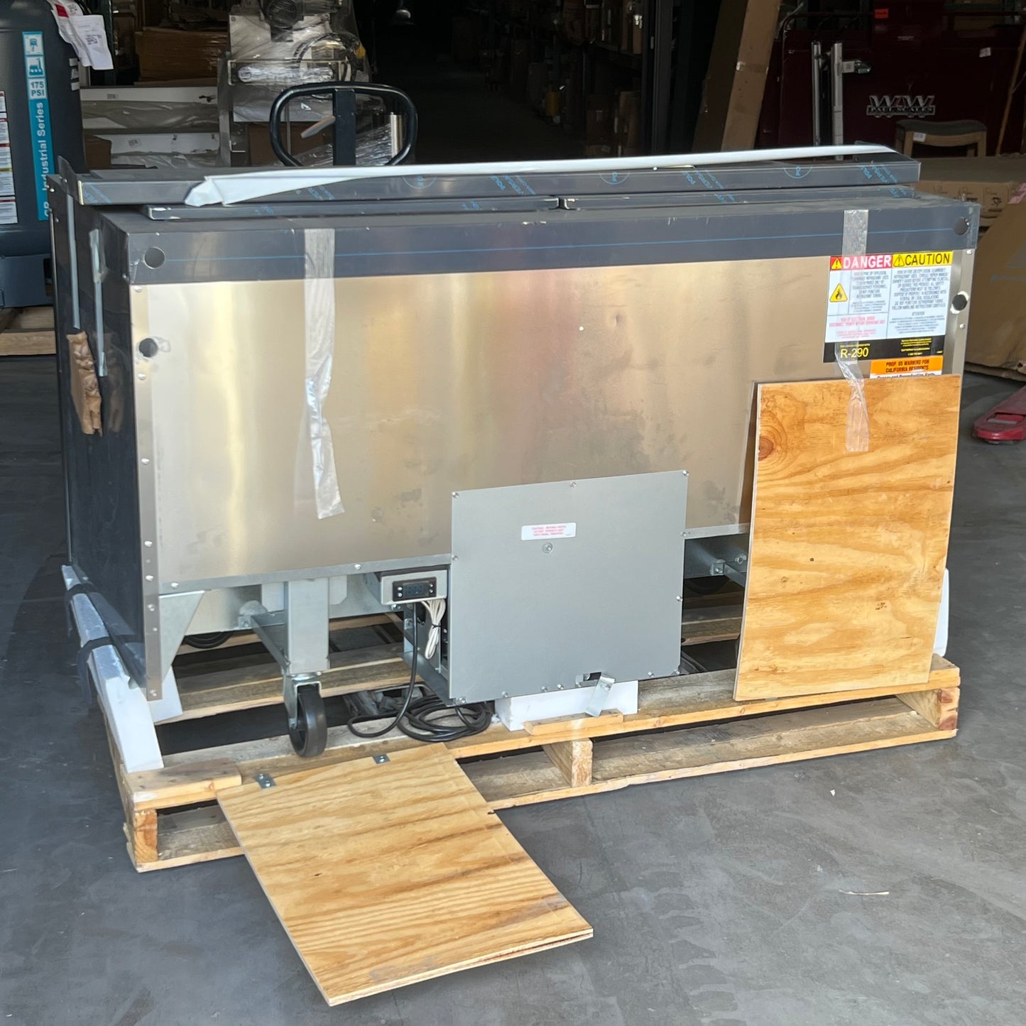 ZA@ Pallet of DELFIELD Cooler Cooling Box Sz 32”W x 60”L x 35”H  4460NP-24M-M777