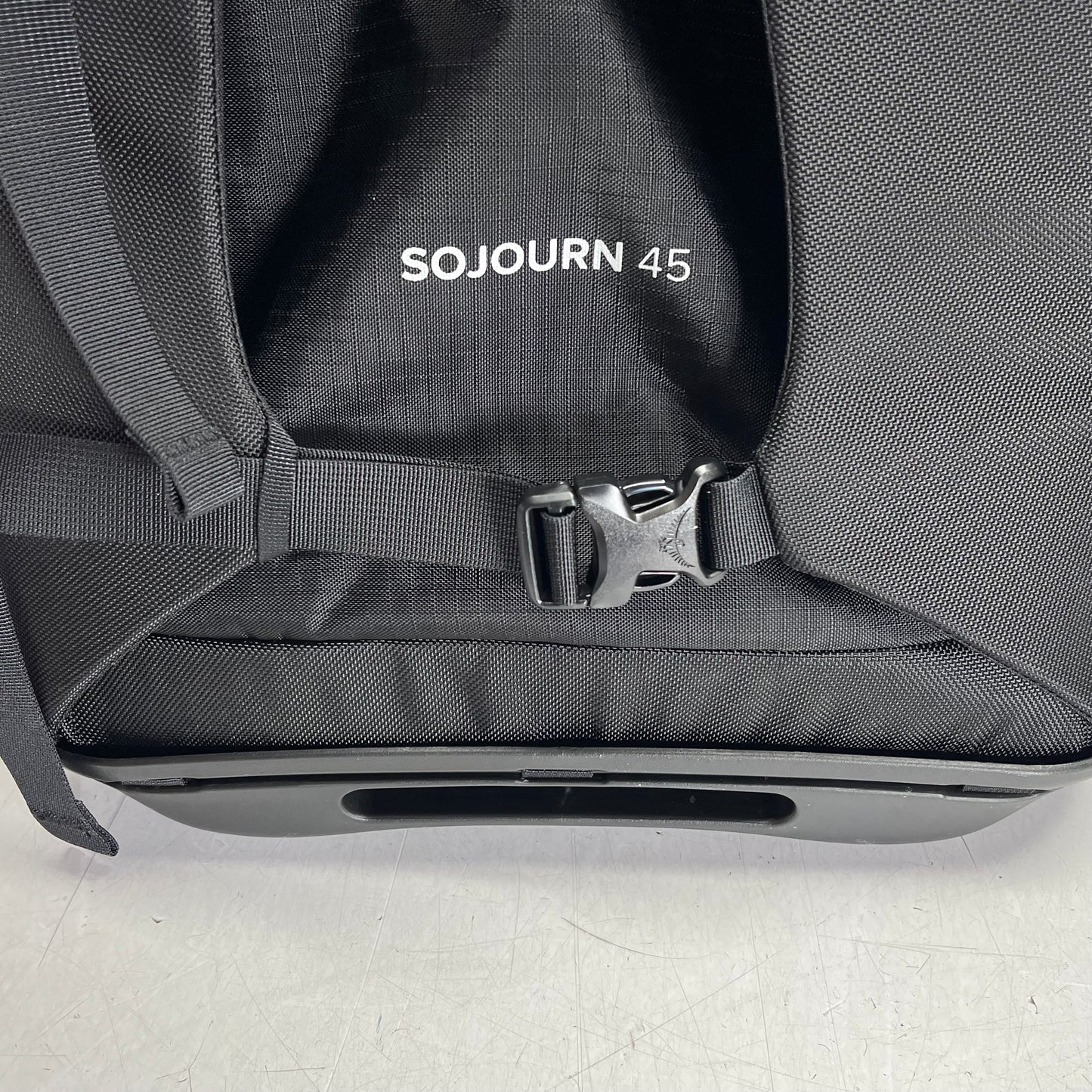 OSPREY Sojourn Shuttle Bag Rolling Duffel Tough Handle 45L Cap Black 10005387