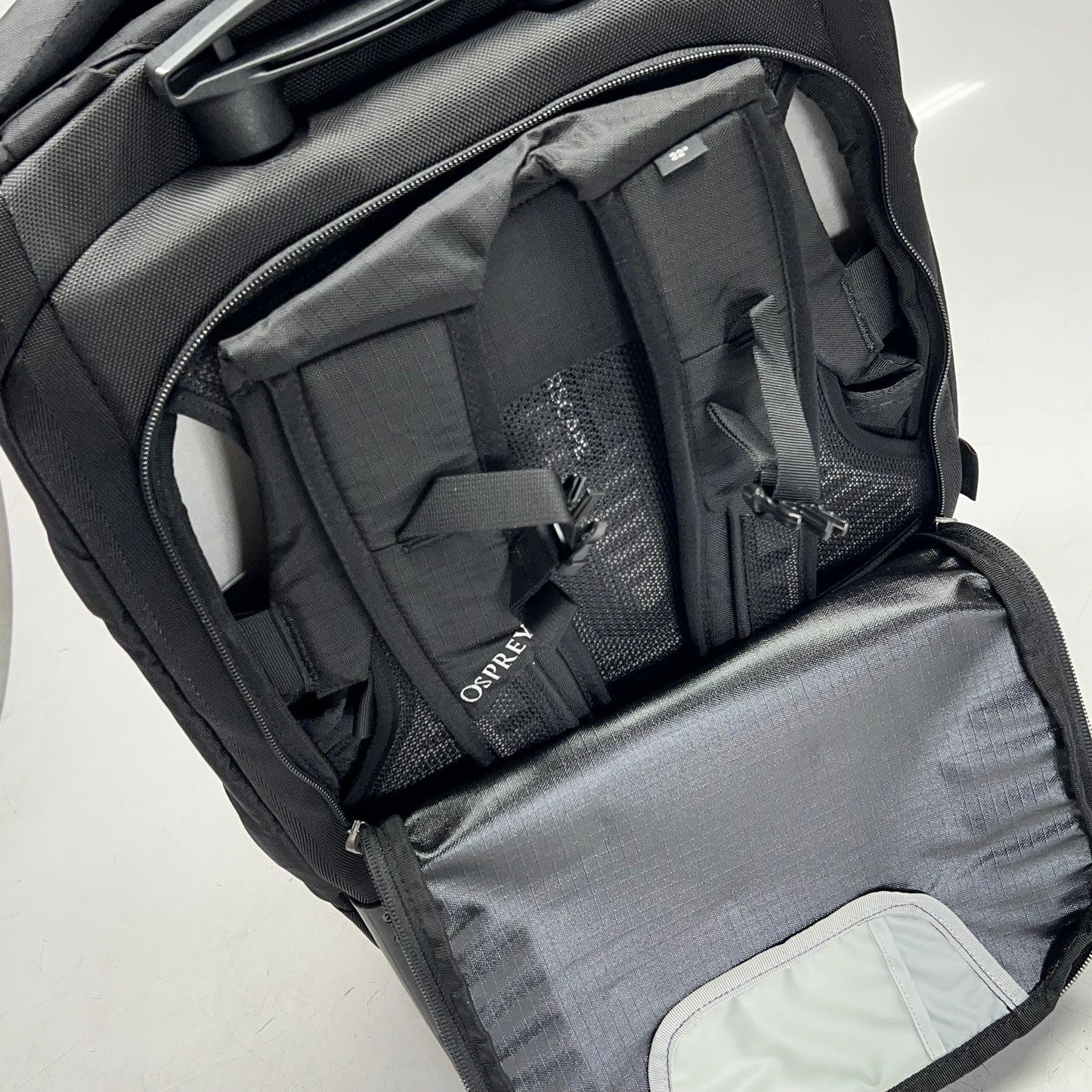OSPREY Sojourn Shuttle Bag Rolling Duffel Tough Handle 45L Cap Black 10005387