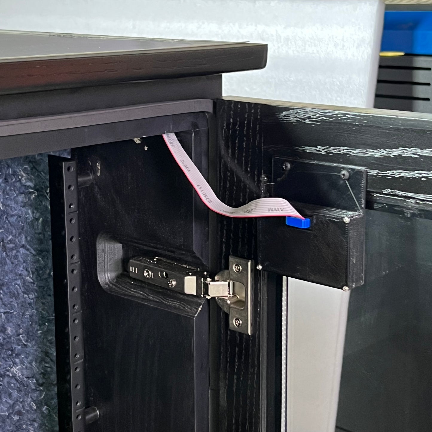 ARGOSY IsoBox PRO12 w/ Right-Hand Door Swing Black Satin on Oak Trim