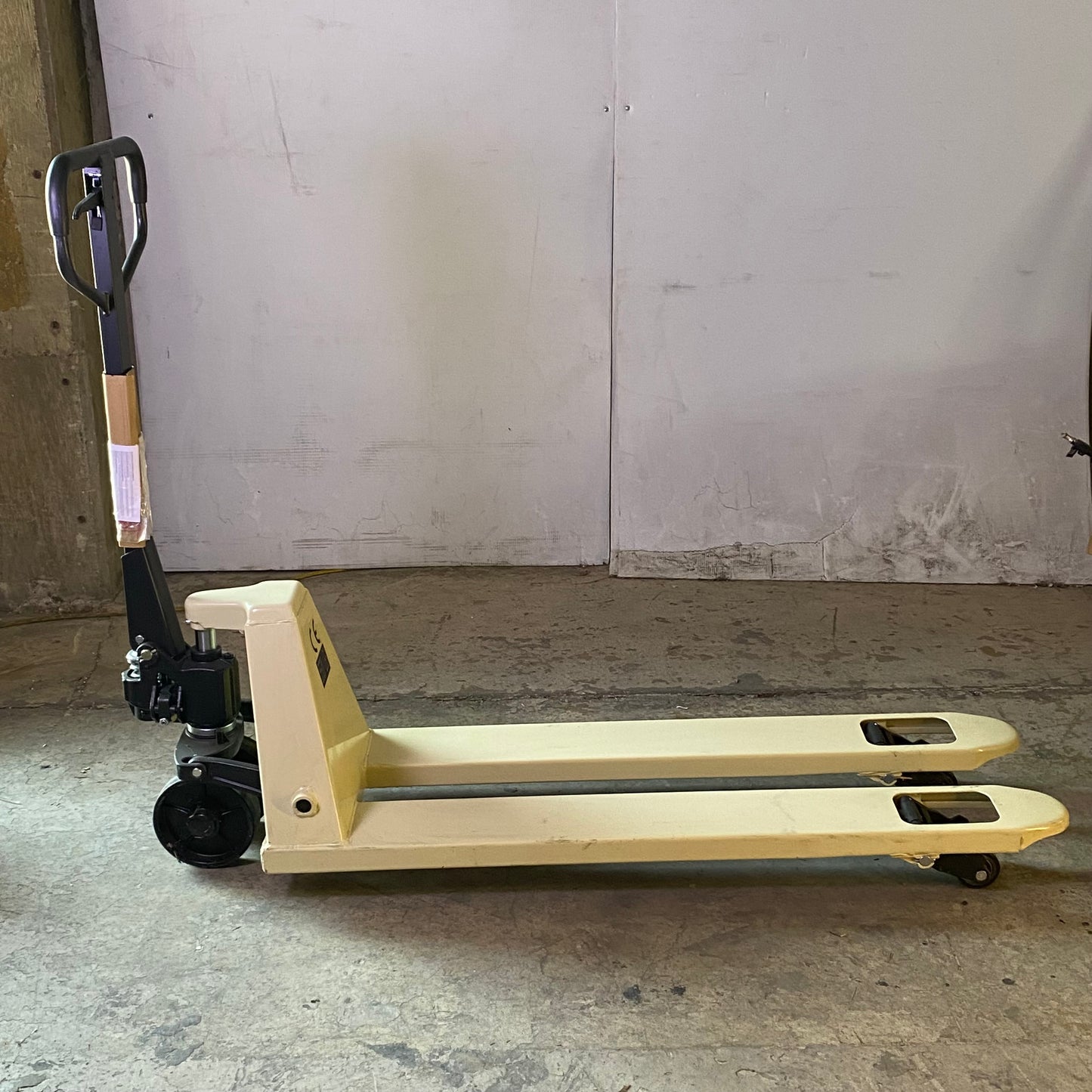WESCO CP3 Manual Narrow Pallet Jack, 5500 lb. Capacity Sz 18"W x 48"L Forks - Beige 272854