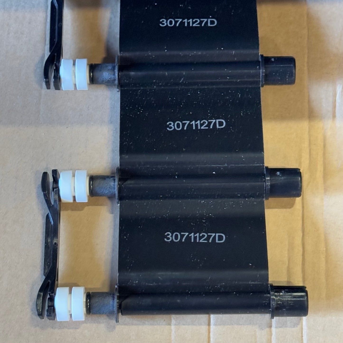 TESLA Slat System Tonneau Retractable Cover 1906561-00-D 59"W Black New Other