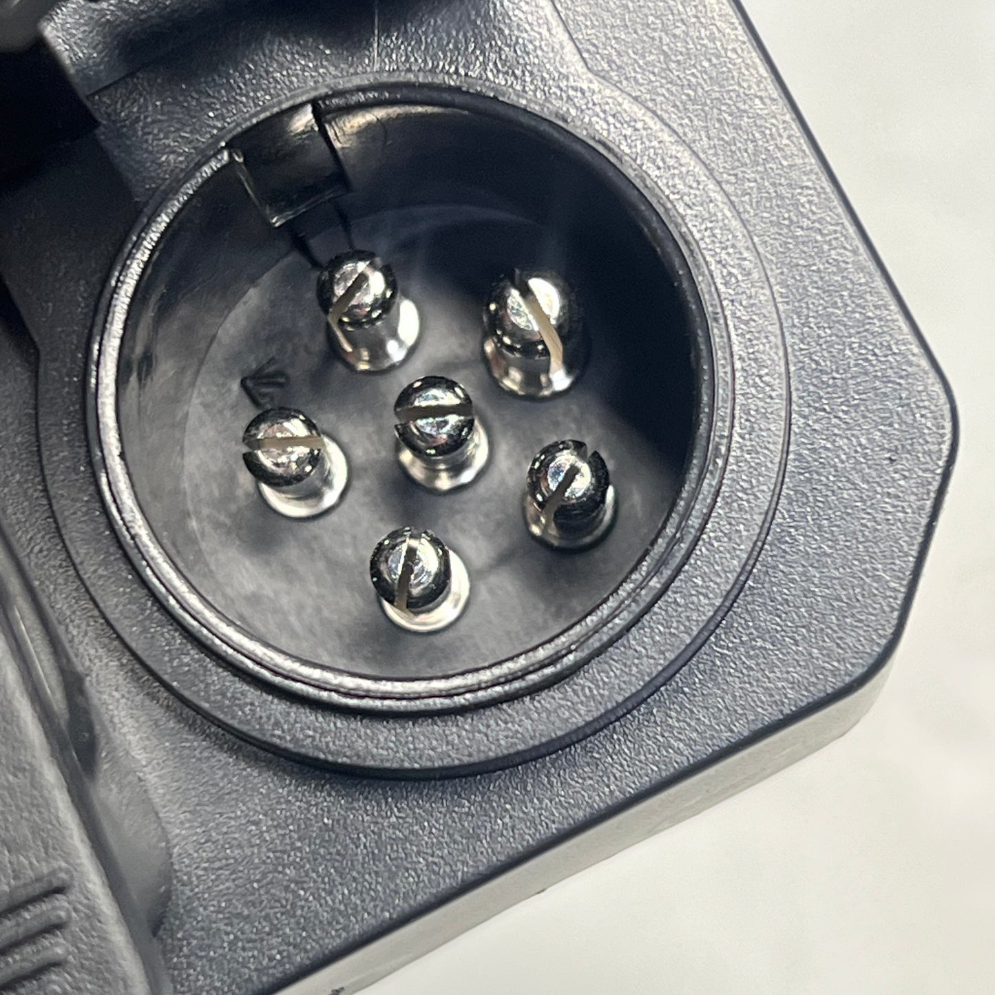 HOPKINS Multi-tow 7 Blade To 6 Round & 4 Flat Adapter (CP Electric Brake) 47575