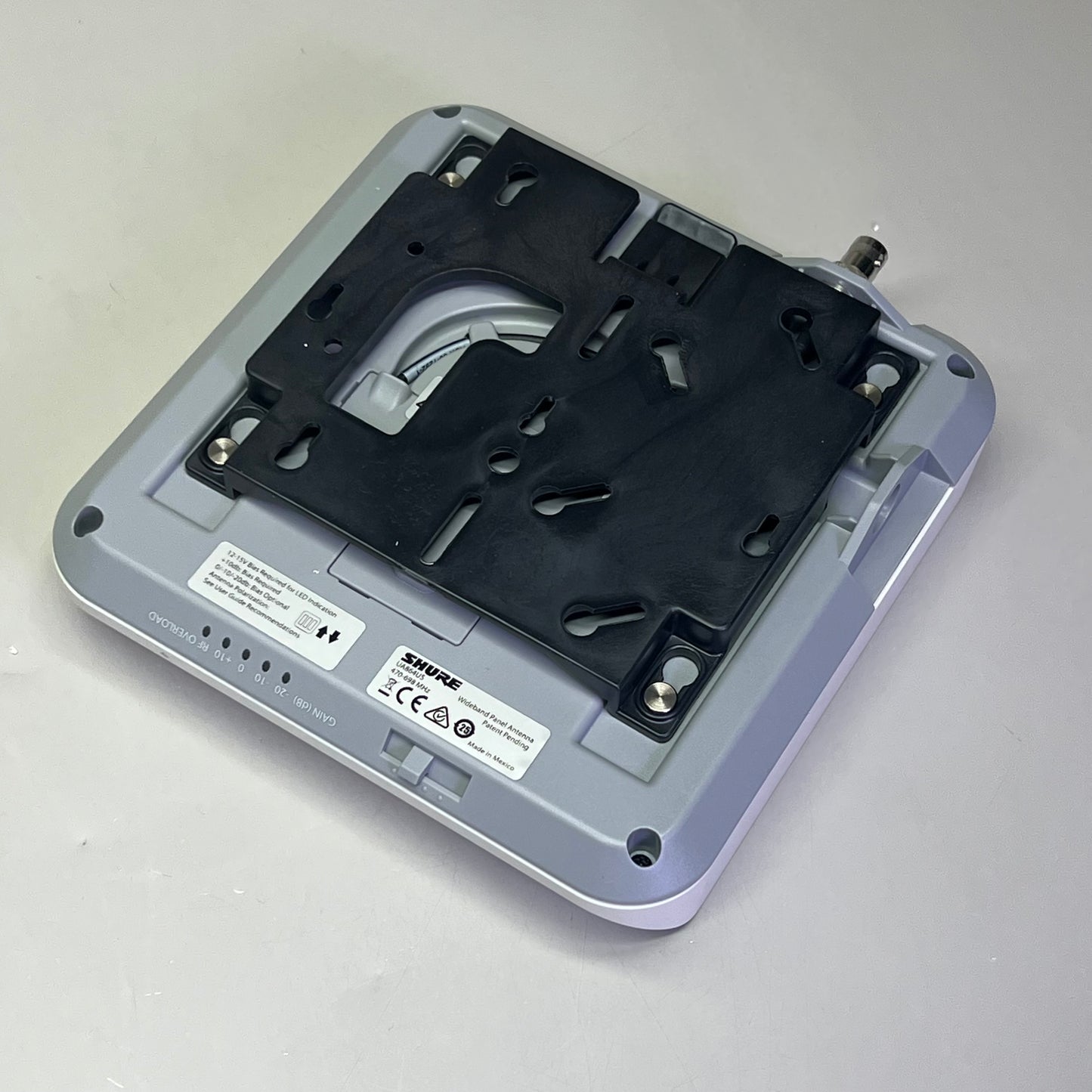 SHURE Wall-Mounted Wideband RF Coverage Panel Antenna 470-698 MHz White