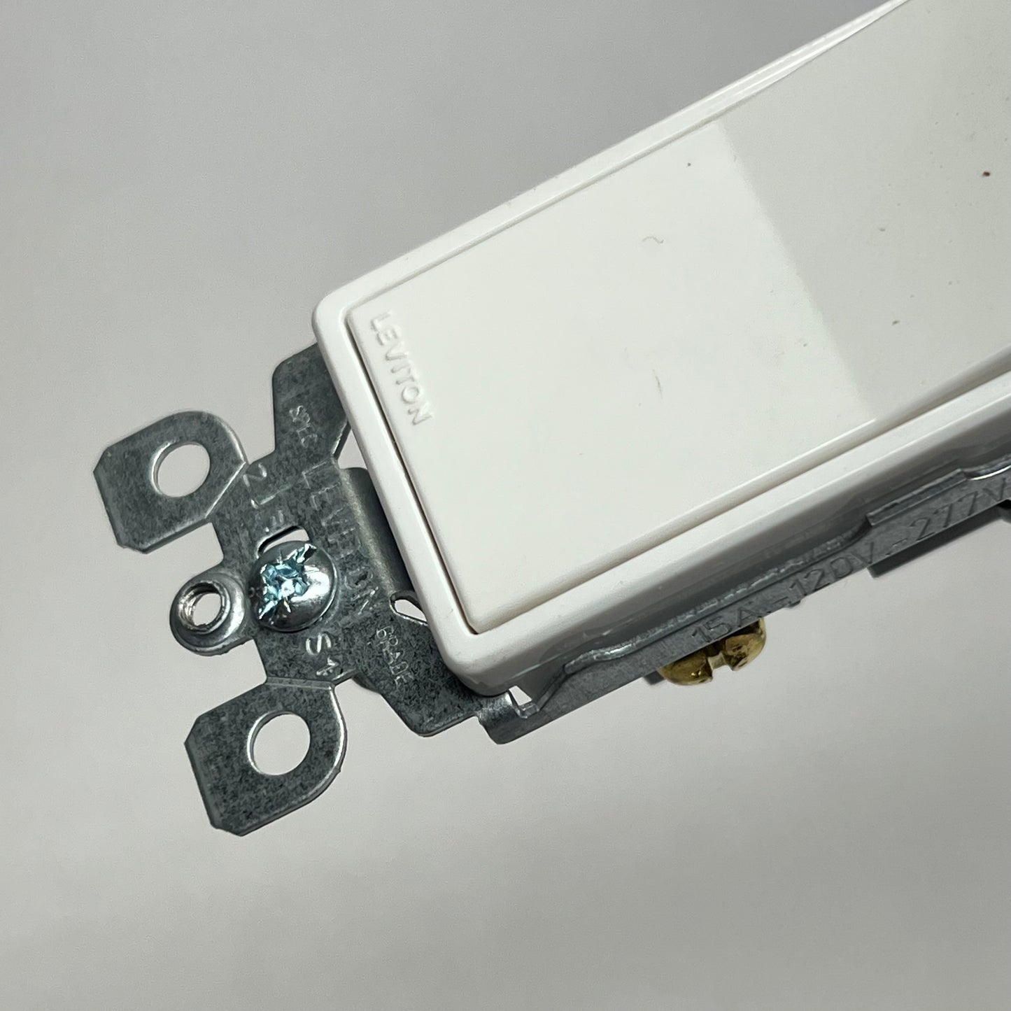 ZA@ LEVITON (3 PACK) Decora Single-pole Switch Grounding 15 AMP White 5601-2W