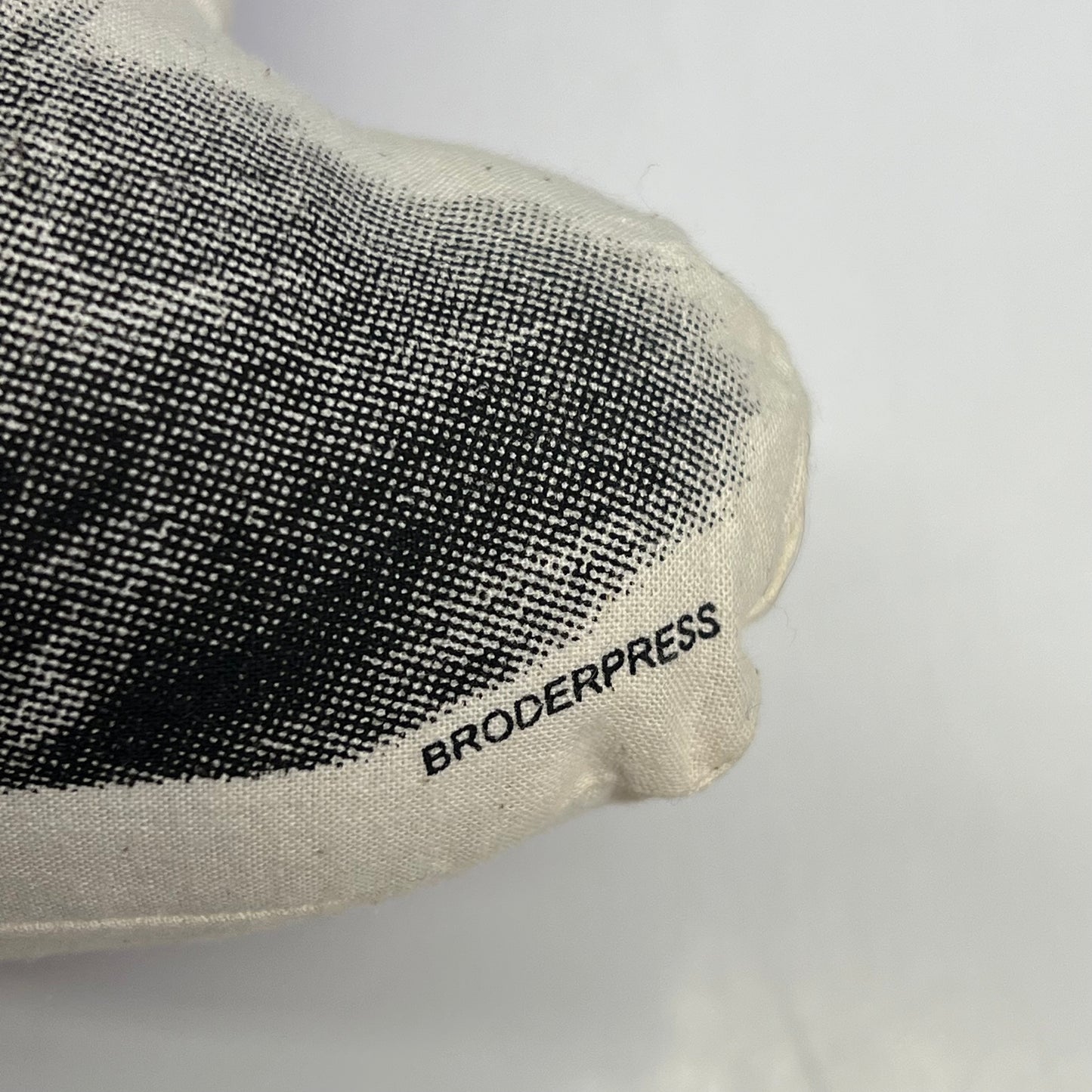 BRODERPRESS Hand Silkscreened Contoured Maine Coon Pillow 17"x11" Black & White