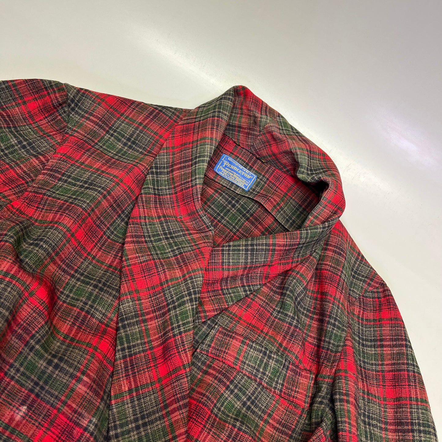 PENDLETON WOOLEN MILLS 100% Virgin Wool Rob  Men's Sz M Plaid Red/Green (Used)