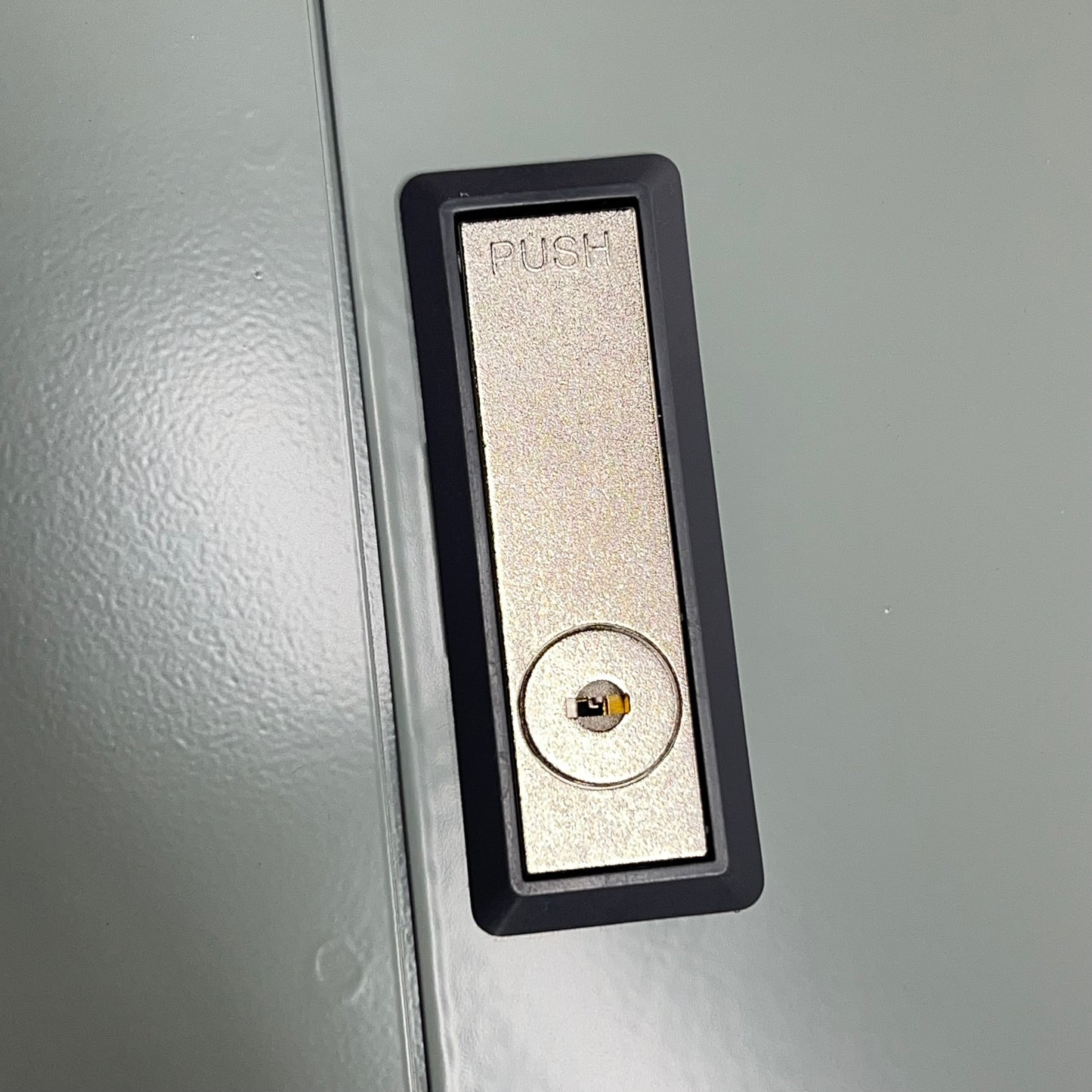 EATON Pow-R-Xpress Ez Rim Nema 1 Trim W/ Key 36"x1.5"x20" Grey EZ 2036