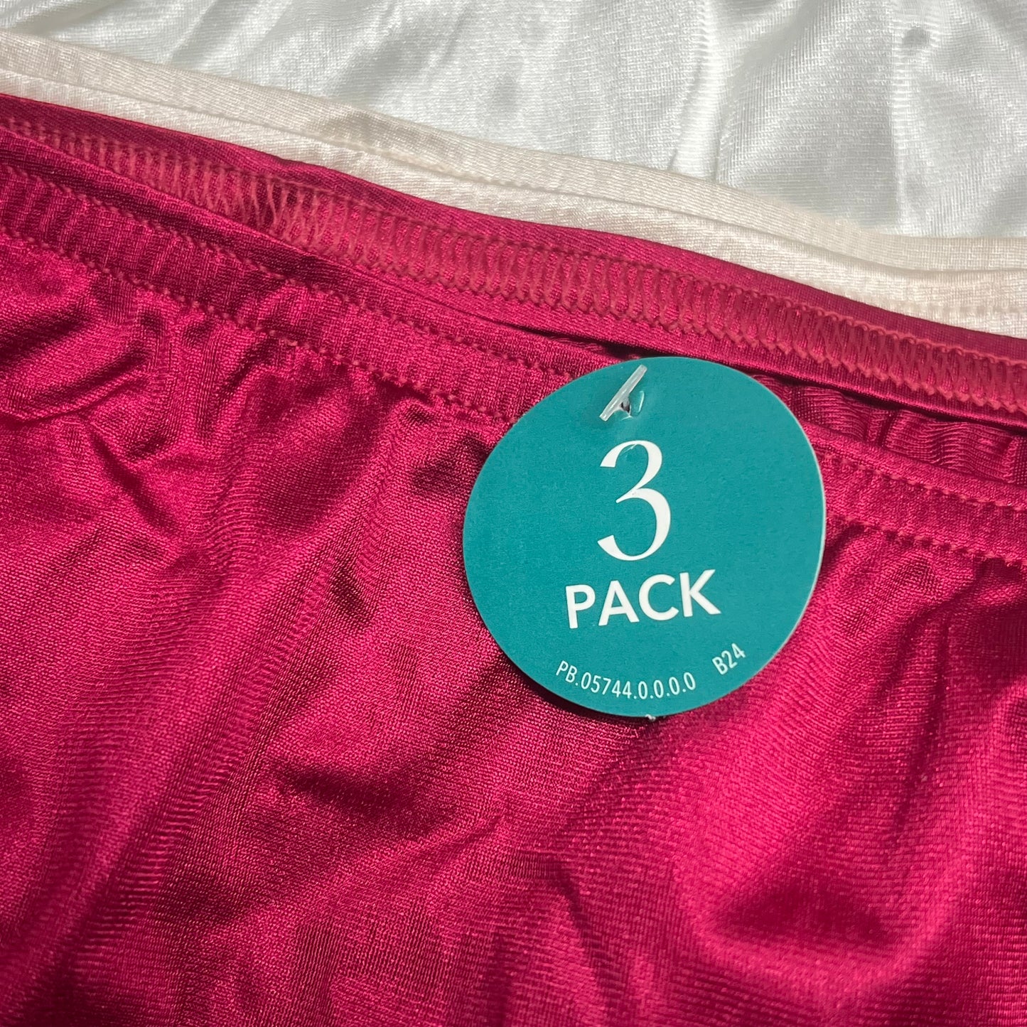 ZA@ VANITY FAIR Lot of Lingerie Perfectly Yours Ravissant Brief Women's Sz 5XL Cherry/Creme/White 15711