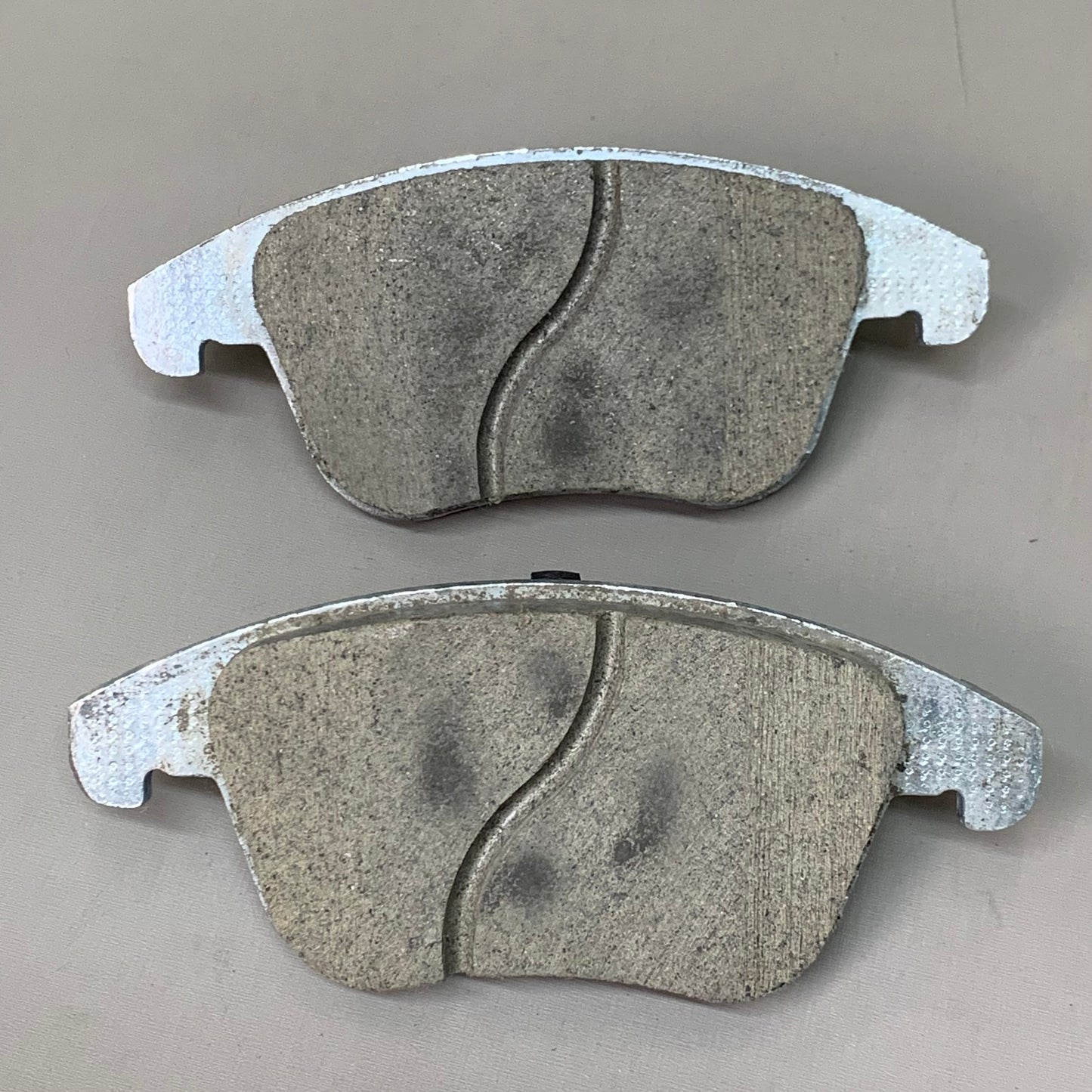 WAGNER OEx Premium Ceramic Disc Brake Pad Set 6" x 2 1/2" Grey OEX1653