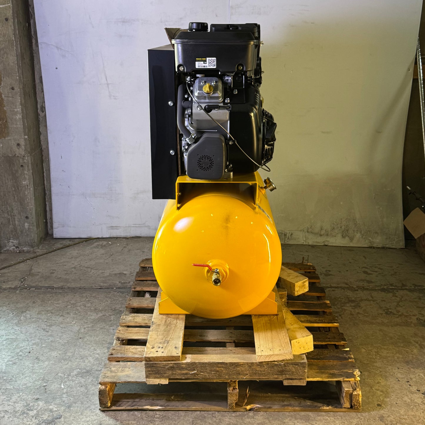 MAXAIR Premium Truck Mount Air Compressor - 18 HP, 55 Gal, 170 PSI 18G55TRKE-H-MAP (New Other, Distressed Box)