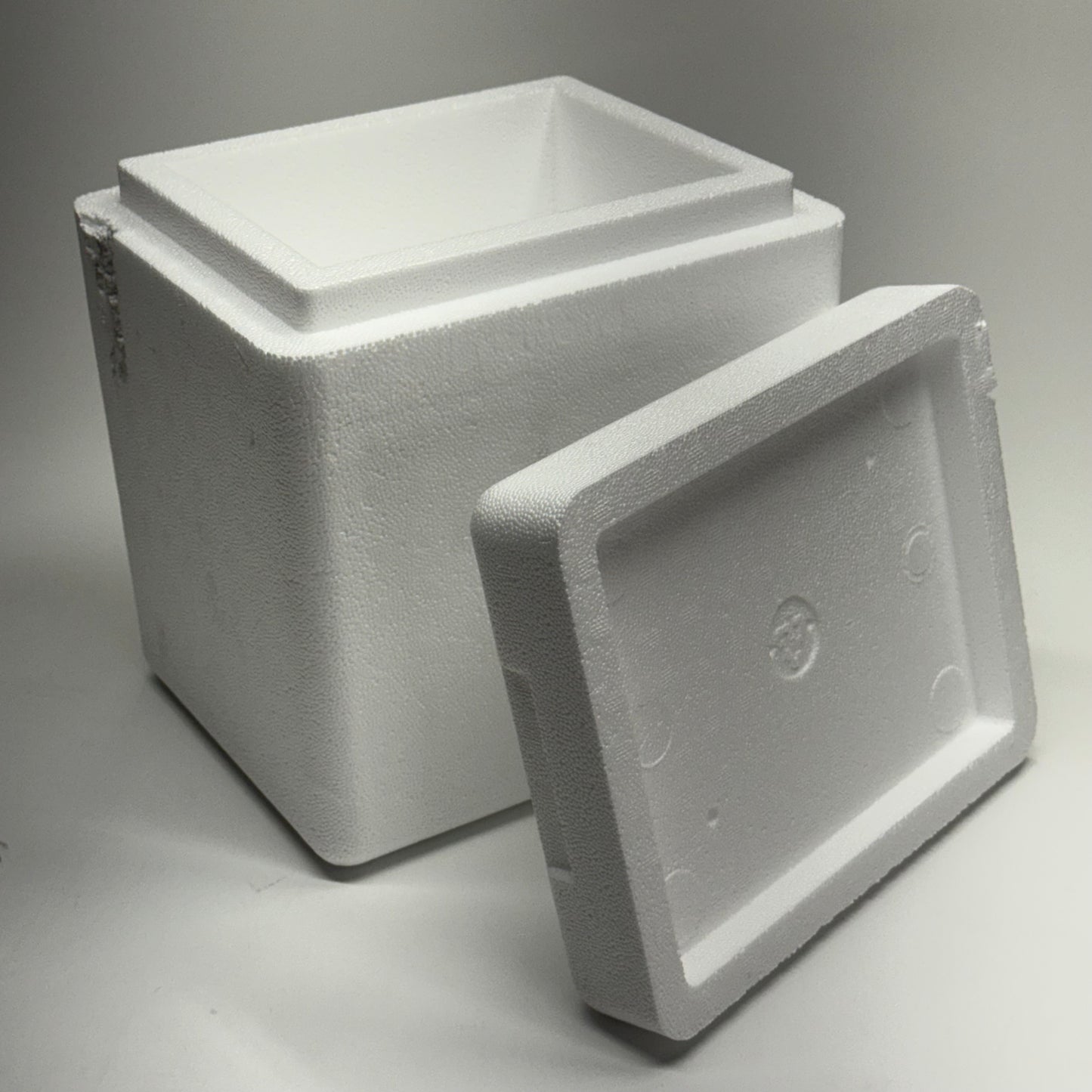 ZA@ Pallet of Foam Coolers Sz 10"L x 8"W x 12"H (AS-IS, Some Lids Damaged)