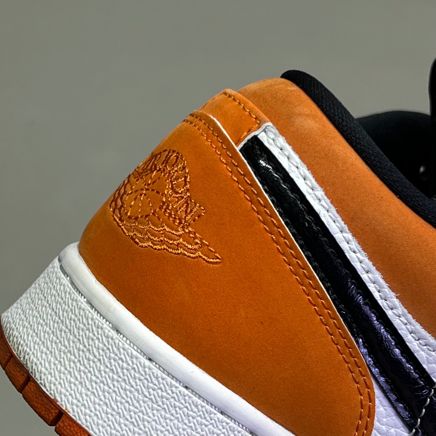 NIKE Air Jordan 1 Low Shattered Backboard Boys Sz 7Y Orange/Black (Pre-Owned)