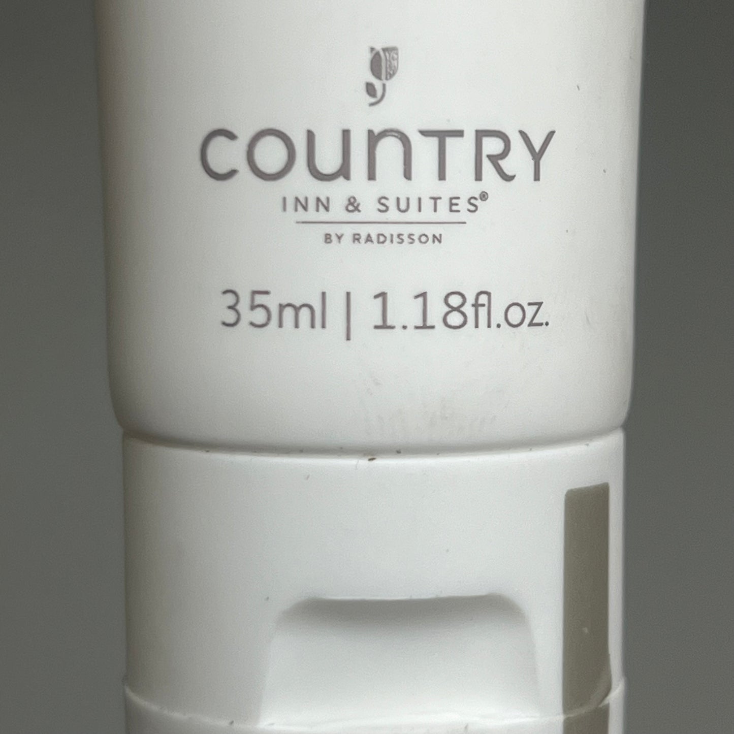 BODY LOTION 10 Pack Country Inn & Suites 1.18 fl oz White