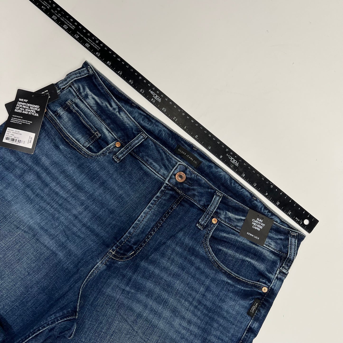 SILVER JEANS CO Suki Curvy Fit Mid Rise Capri Jean Women's Sz 18W/23.5 Indigo