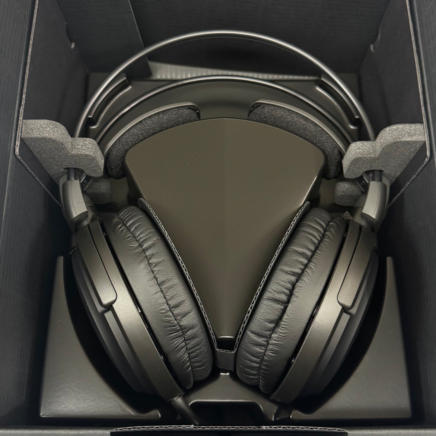 AUDIO-TECHNICA Art Monitor Over Ear Wired Dynamic Headphones Black ATH-A550Z