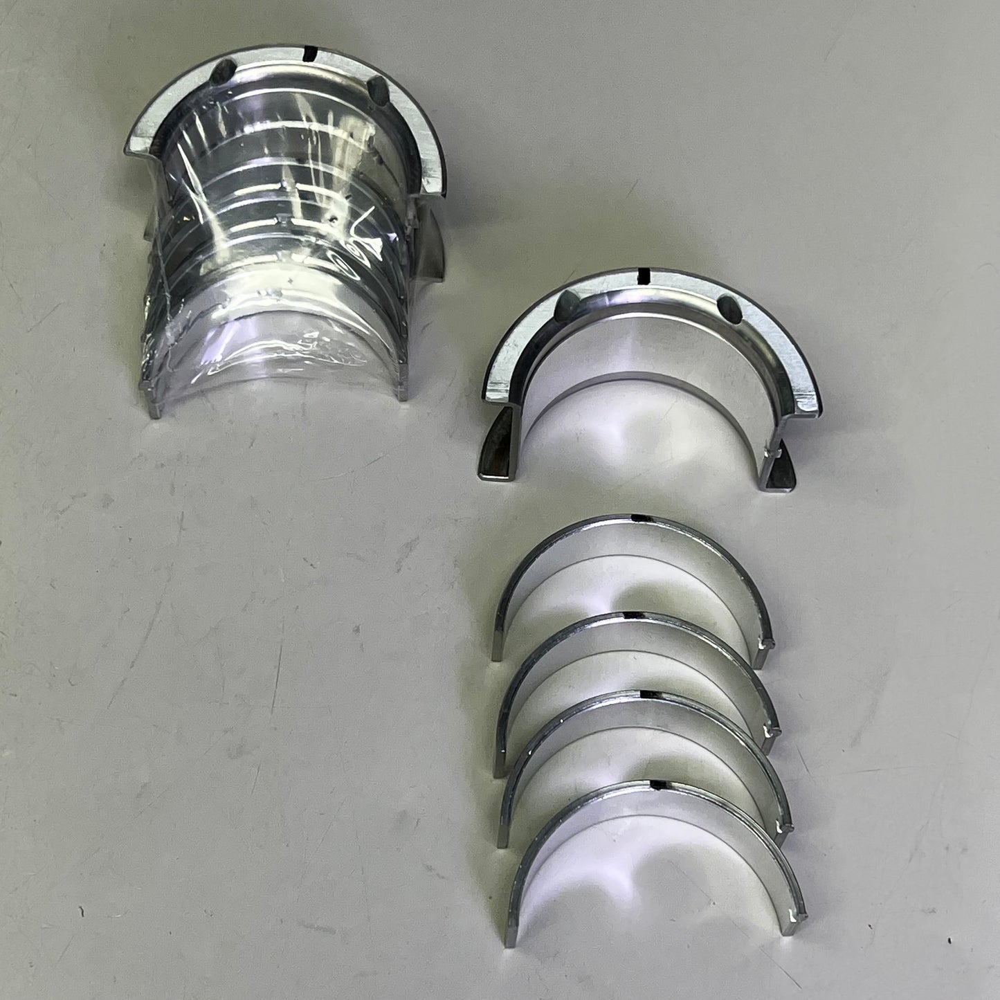 MAHLE Clevite Main Bearing Set For Chevy Vehicles 1968-2002 Grey MS-909A-10