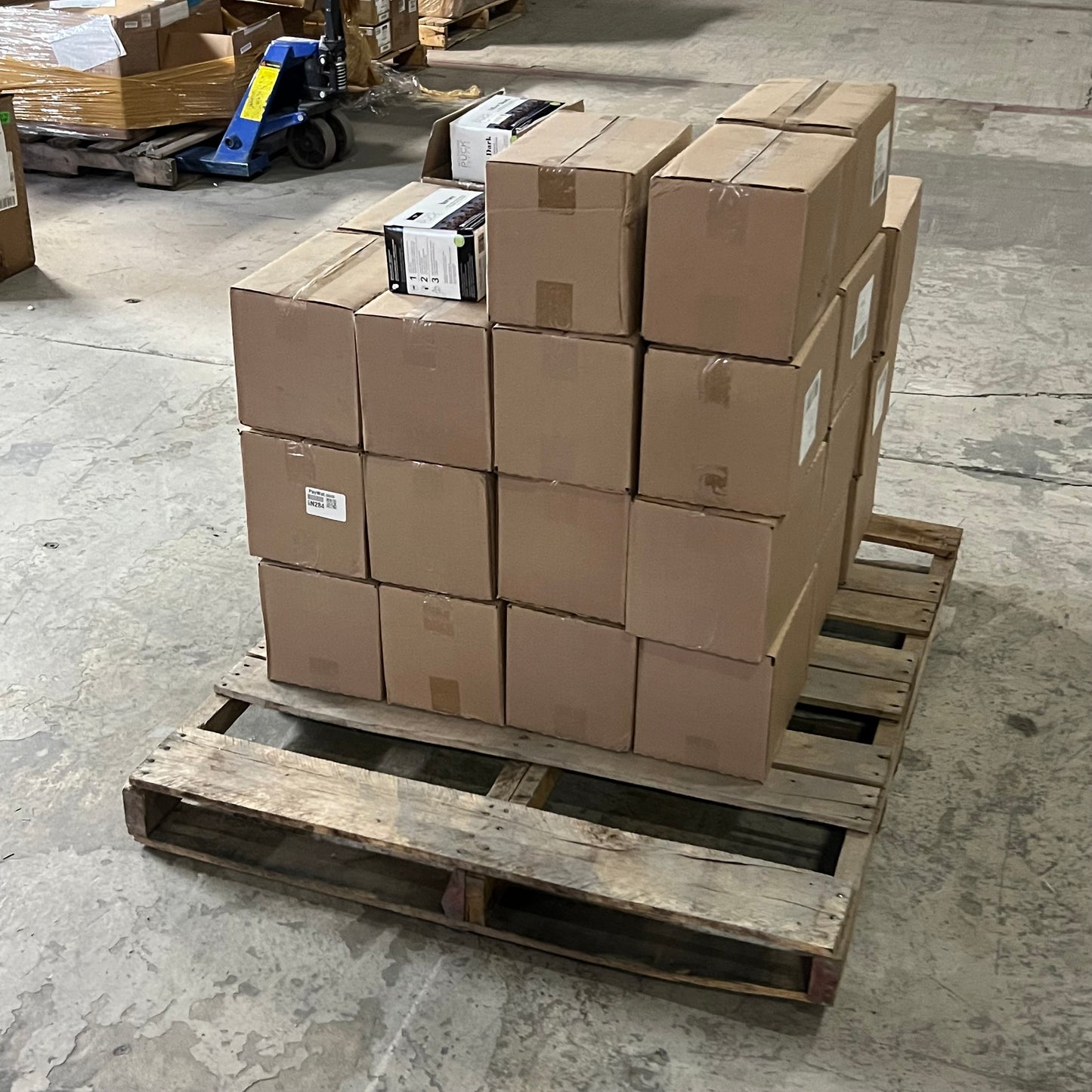 ZA@ Pallet of WOLFGANG PUCK Breakfast in Bed Coffee Single Serve Cups & After Dark Decaf Coffee Single Serve Cups BB 10/25 (AS-IS)