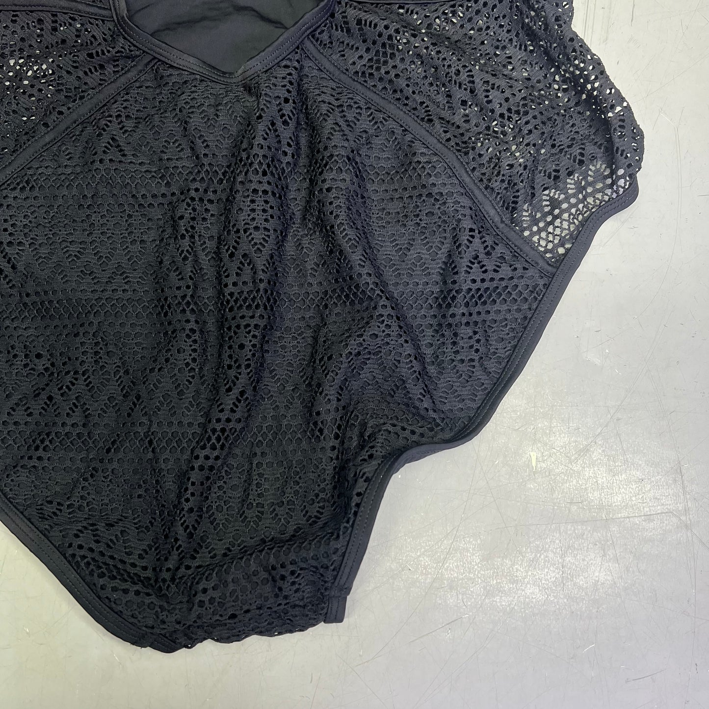 CHARMO Solid Cross Plunge Crochet One Piece Swimsuit Women's Sz M Black