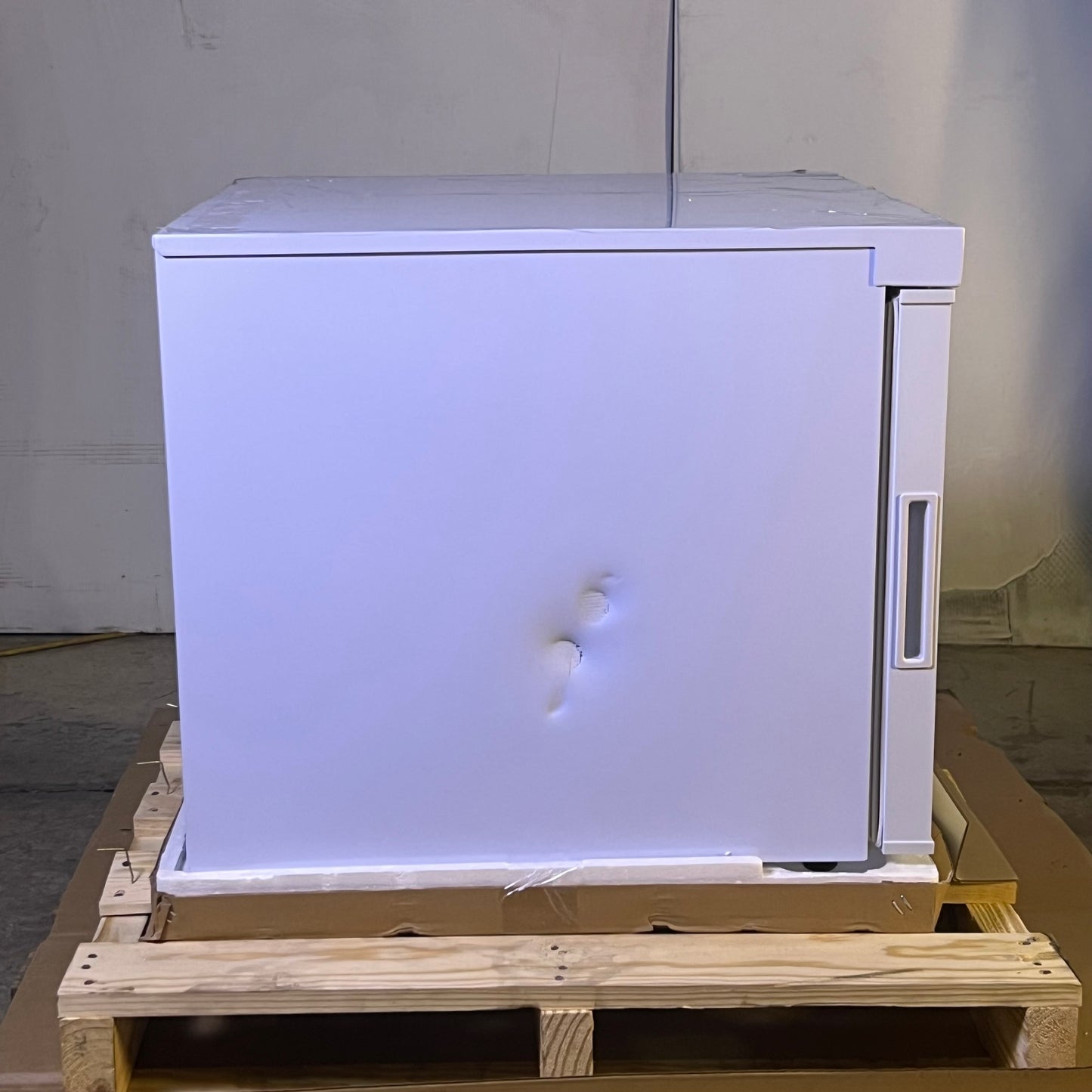 ZA@ ABS Premier Undercounter Freezer 1.7 cu ft. R600A (New Other, Cosmetic Damage)