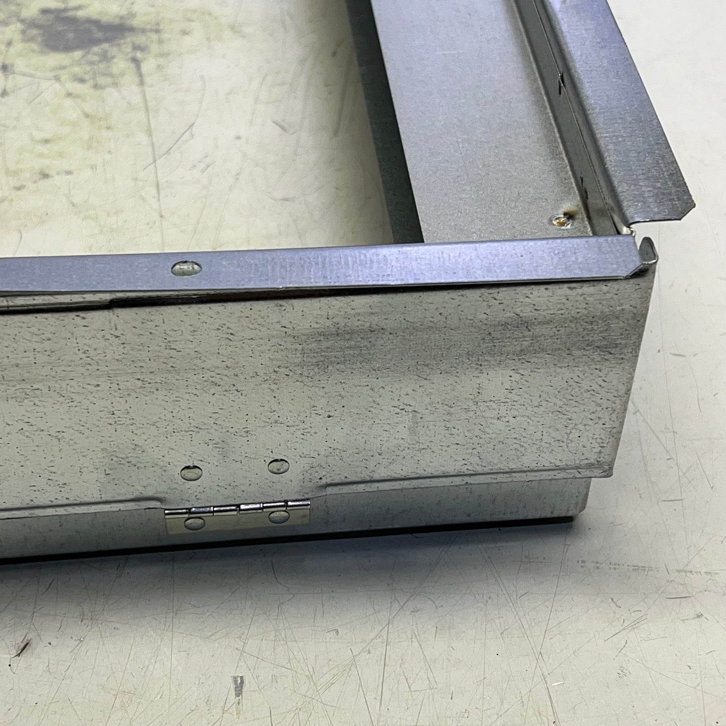 ZA@ E-Z FILTER Fan Coil Unit Filter Base 16" x 20" x 1" Silver EZ-1620-FC (Dented)