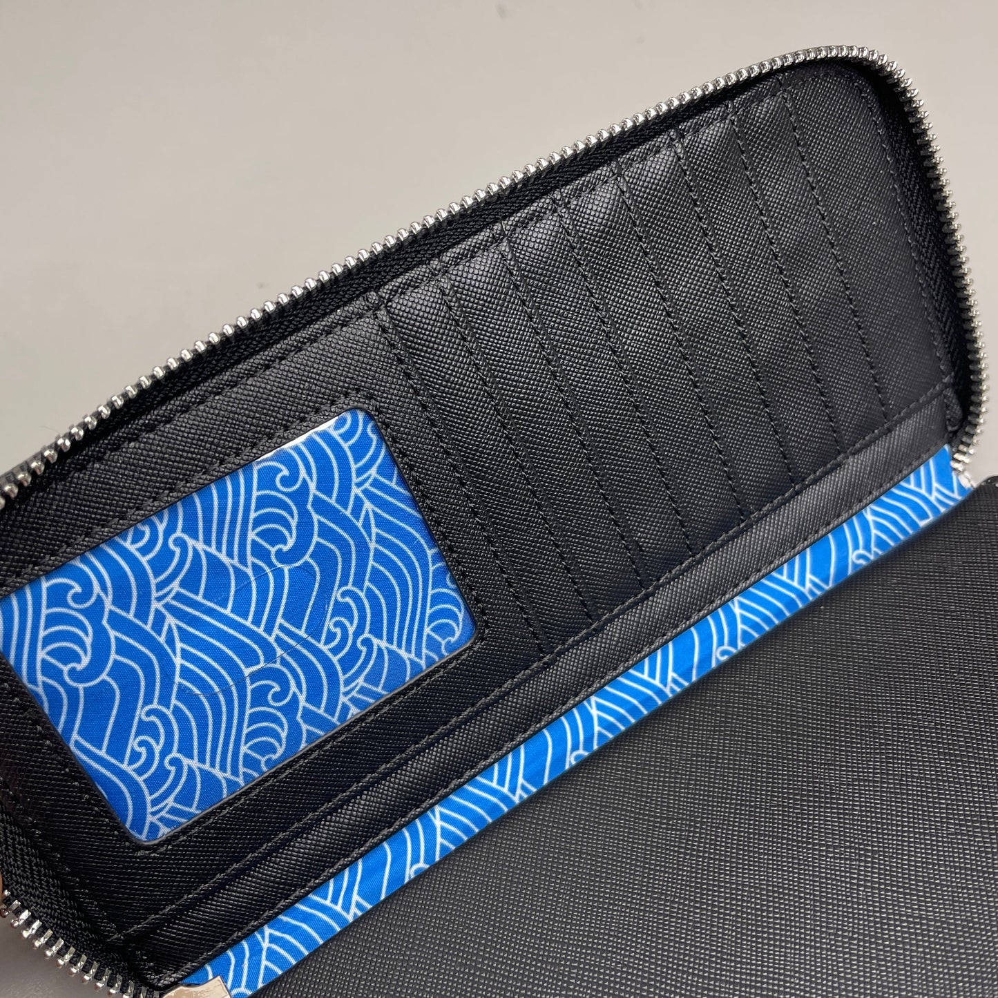 LOUNGEFLY X SEAWORLD Toss Orca Wallet Zip Black & White NEW