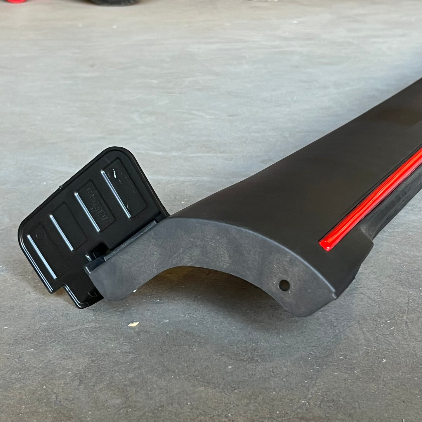 ZA@ KIA Moulding Assy-Side Sill 87751B2500 (New)