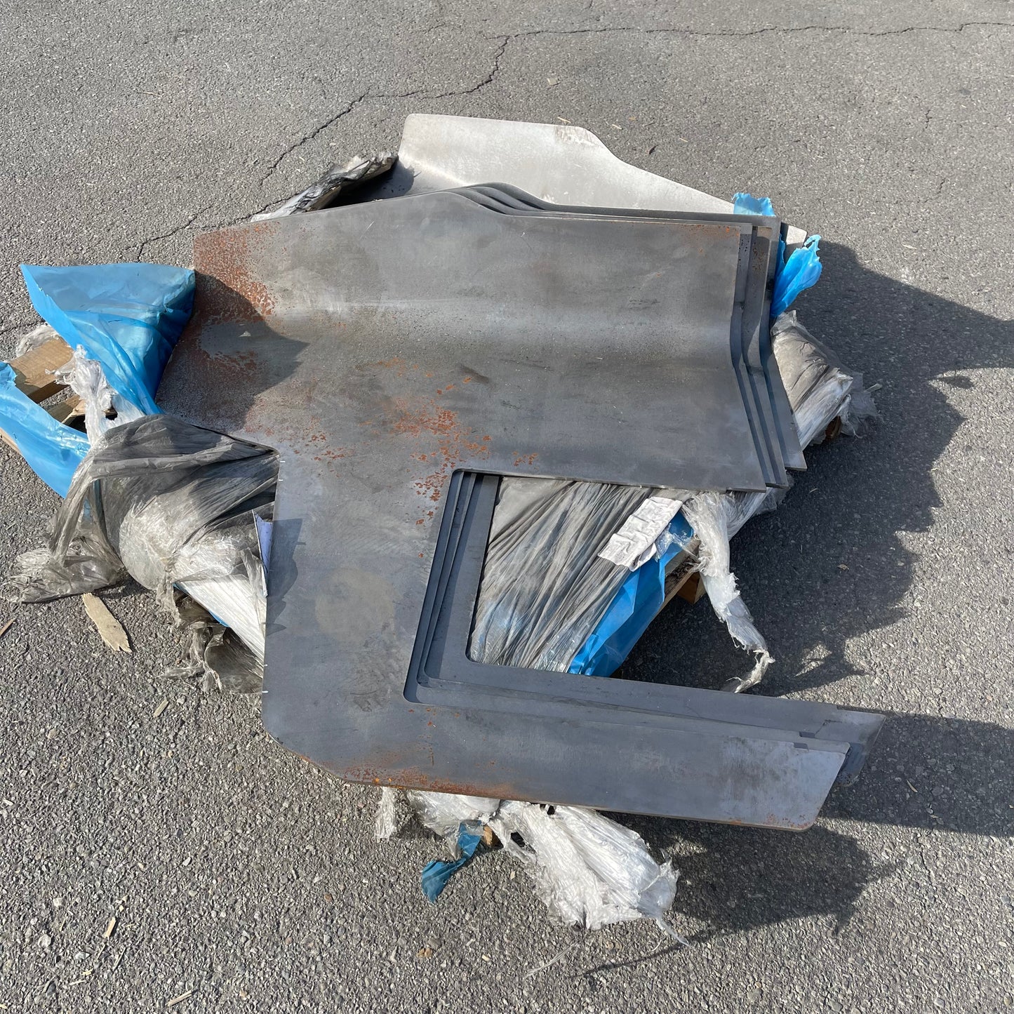 ZA@ Pallet of MIXED Steel Plate Side 38”x39” (AS-IS)
