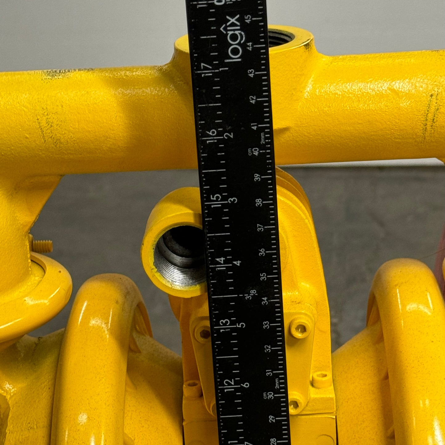 VERSAMATIC AODD Pump E4CA1R110-ATEX 7"x14"x11" Yellow