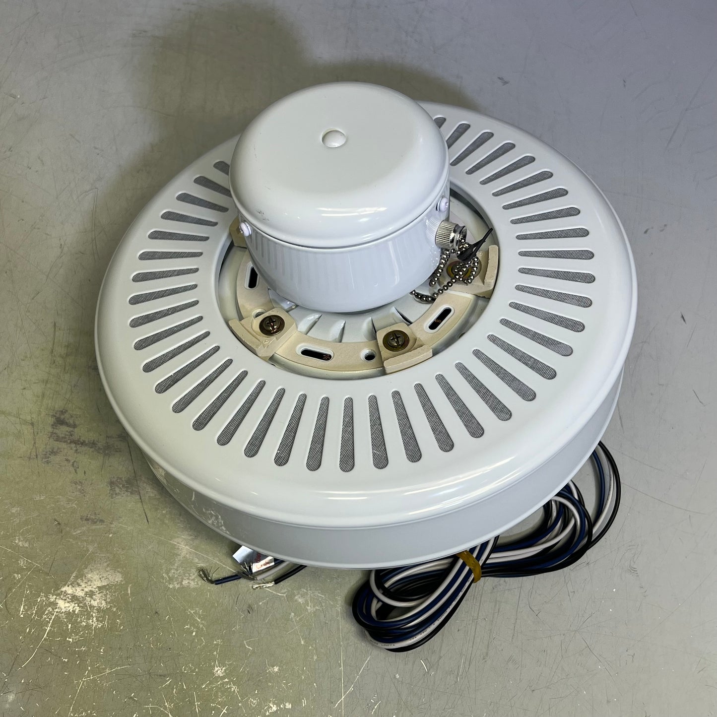 PROGRESS 3-Speed AirPro Ceiling Fan w/ White & Oak Look Blades & LED Dome Light P2501