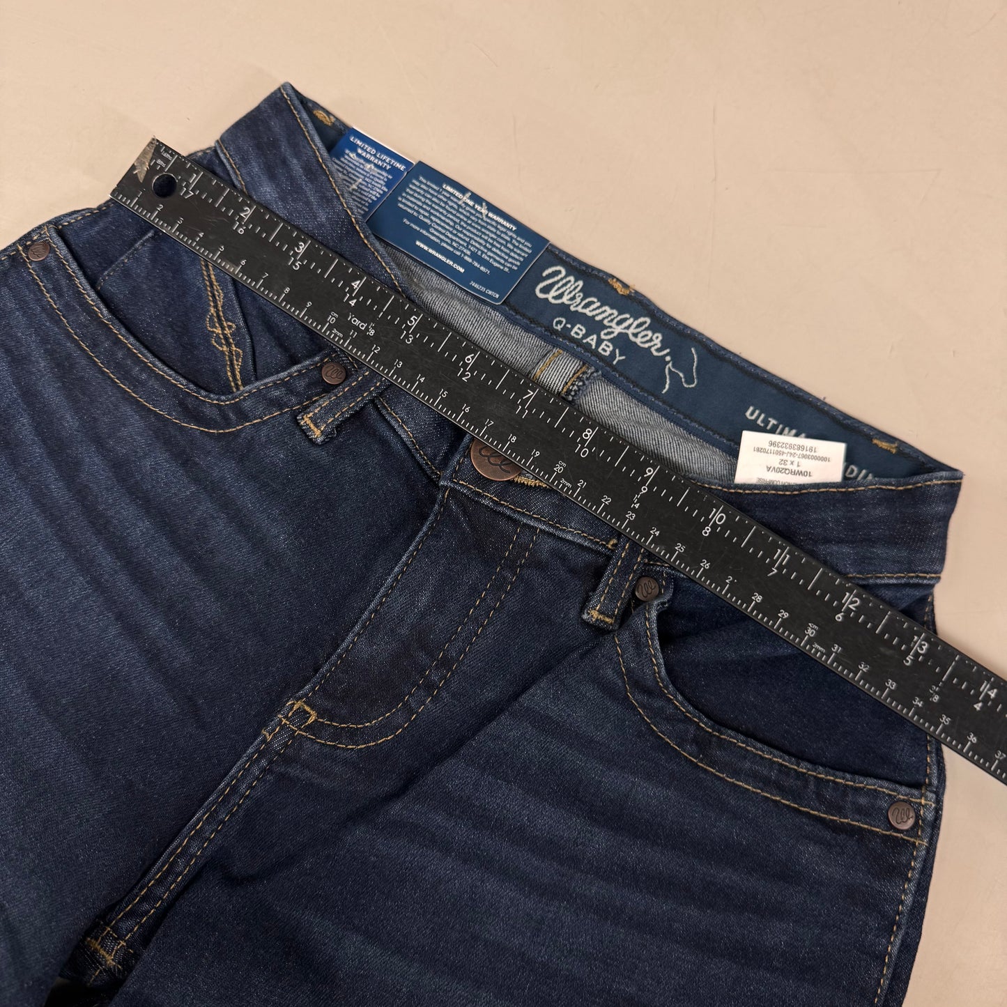 WRANGLER The Ultimate Riding Jean Q-Baby Mid-Rise 26/1 x 32 Avery 10WRQ20VA