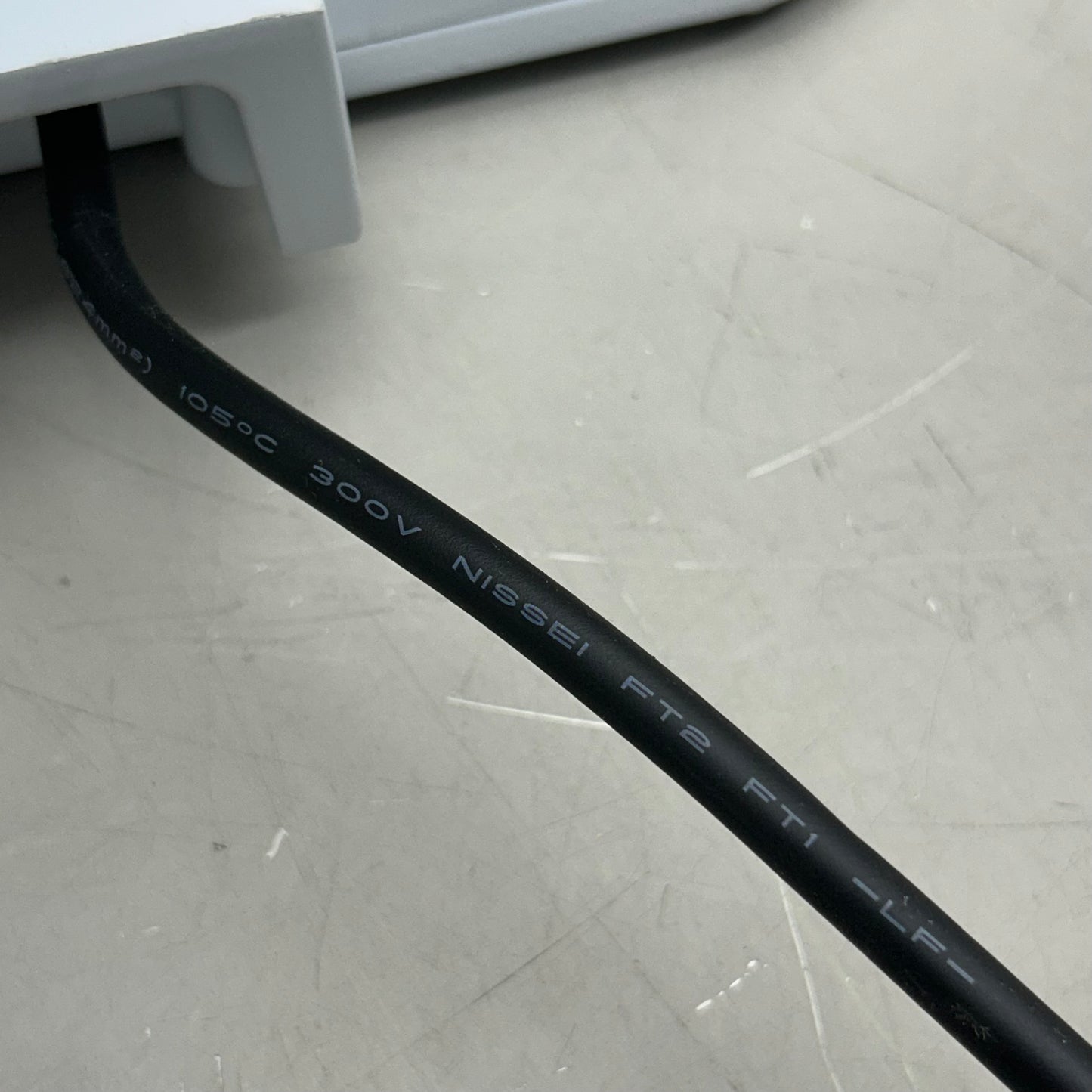 SUNCO LED Area/ Parking Lot Light 80/100/120W White AXL-150-SEL-WHIT-T5-SQ/RP