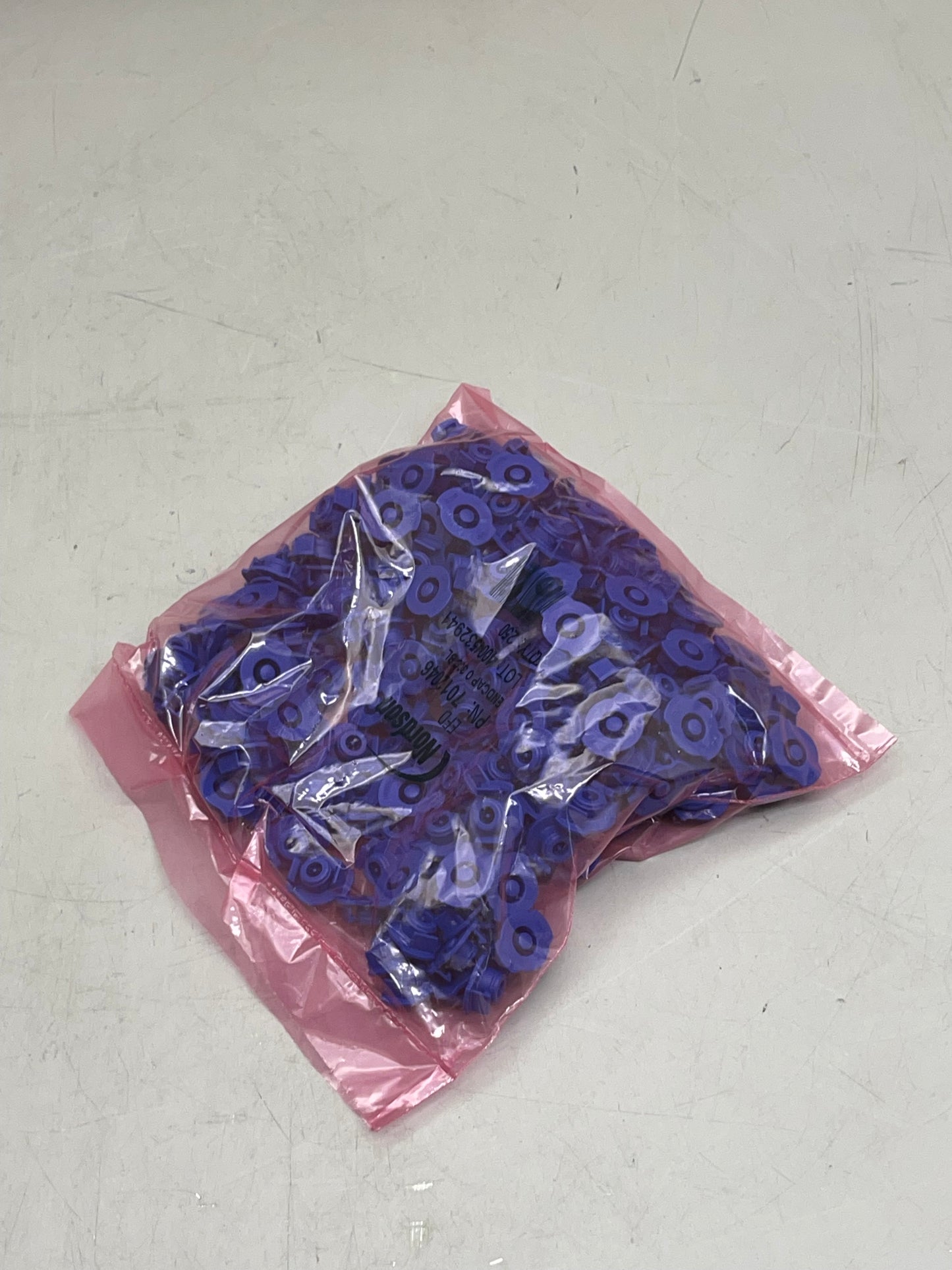 NORDSON Snap-Tight End Cap 3cc 4 bags of 250 Blue 7012191